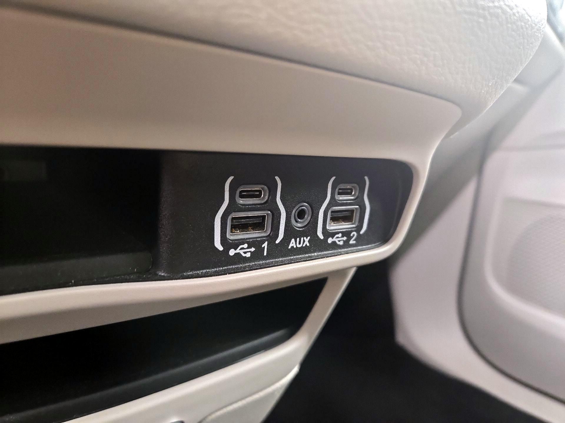 Thumbnail: 2024 Chrysler Pacifica - 18