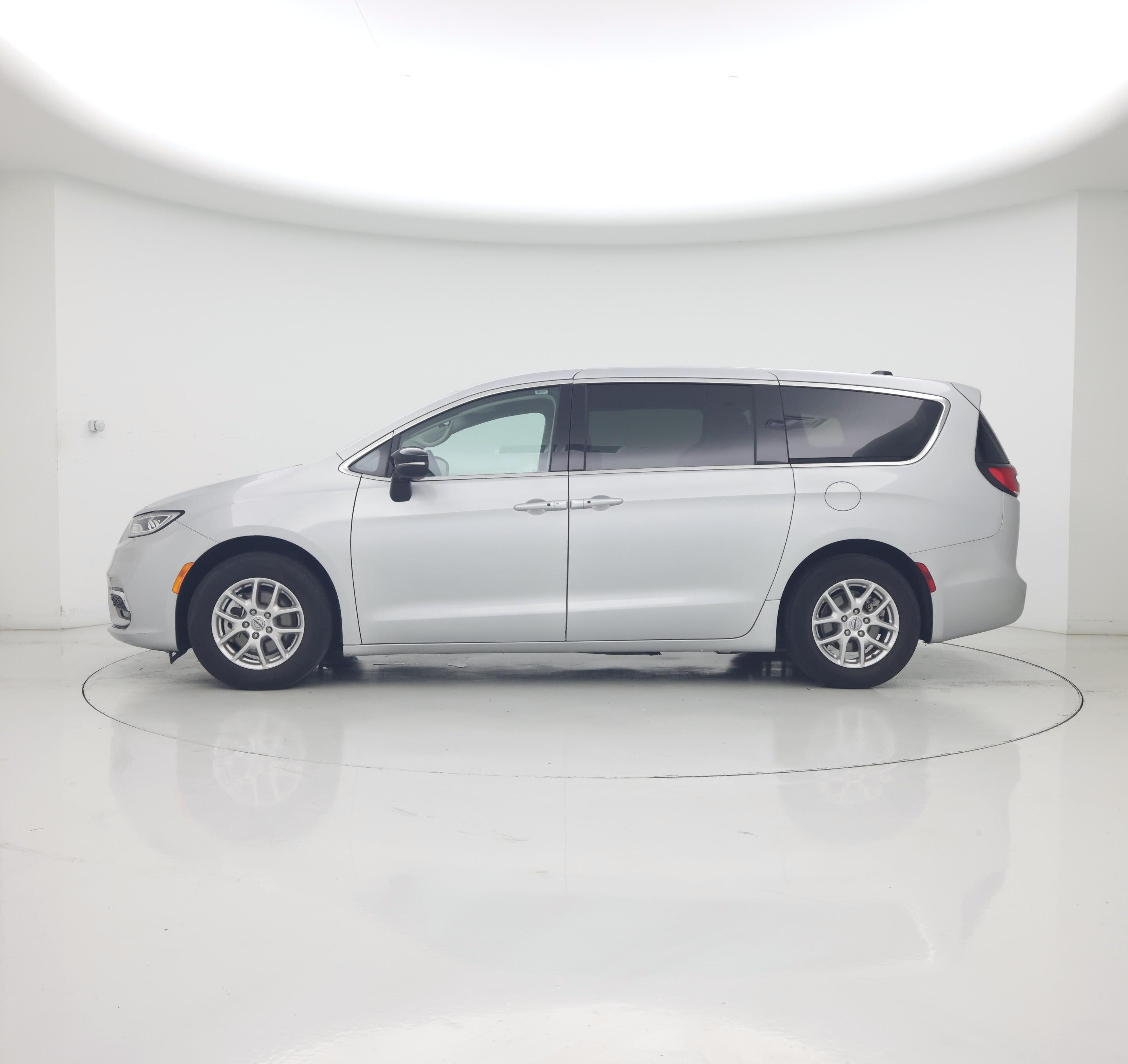 Thumbnail: 2024 Chrysler Pacifica - 3