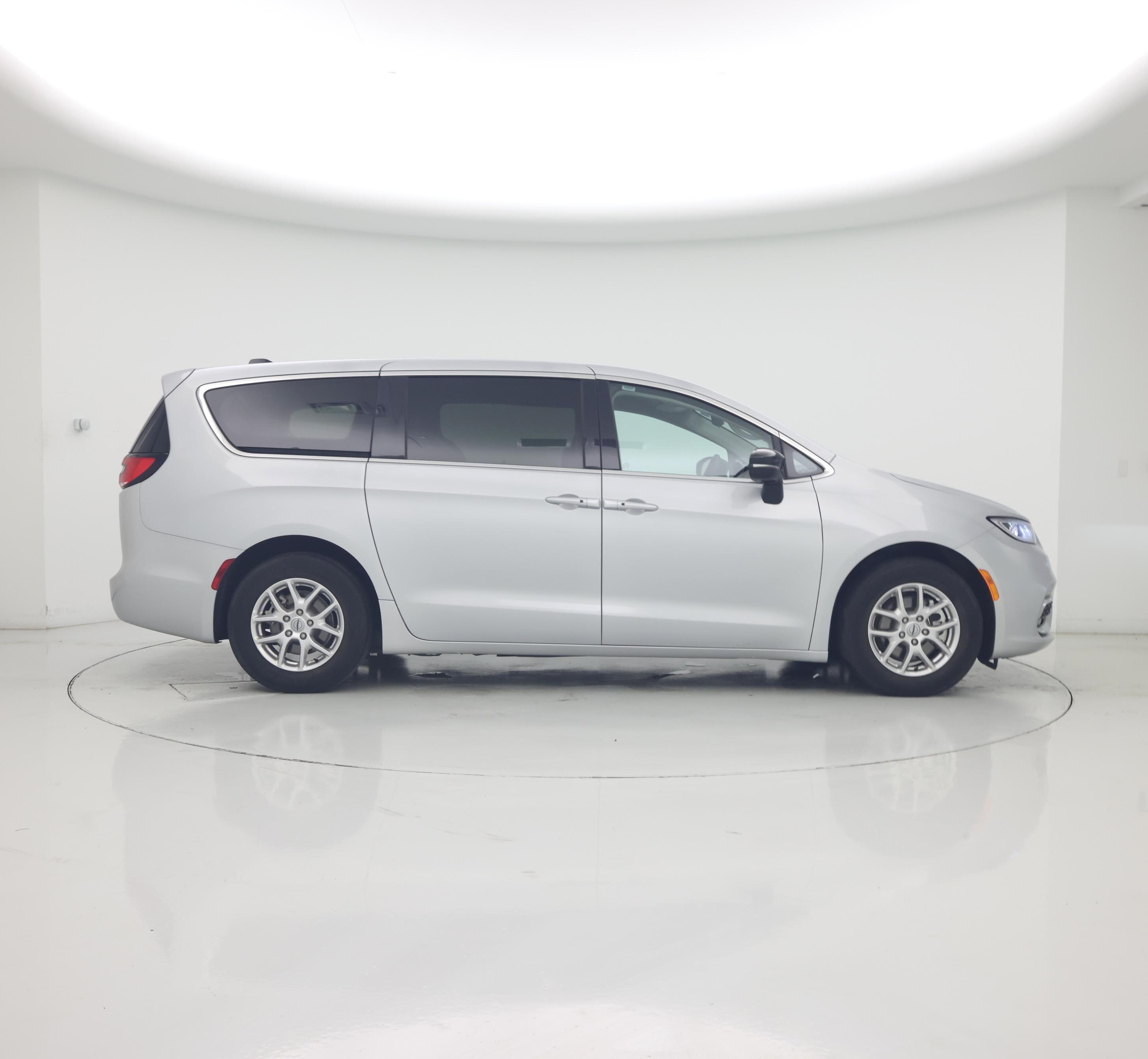 Thumbnail: 2024 Chrysler Pacifica - 7