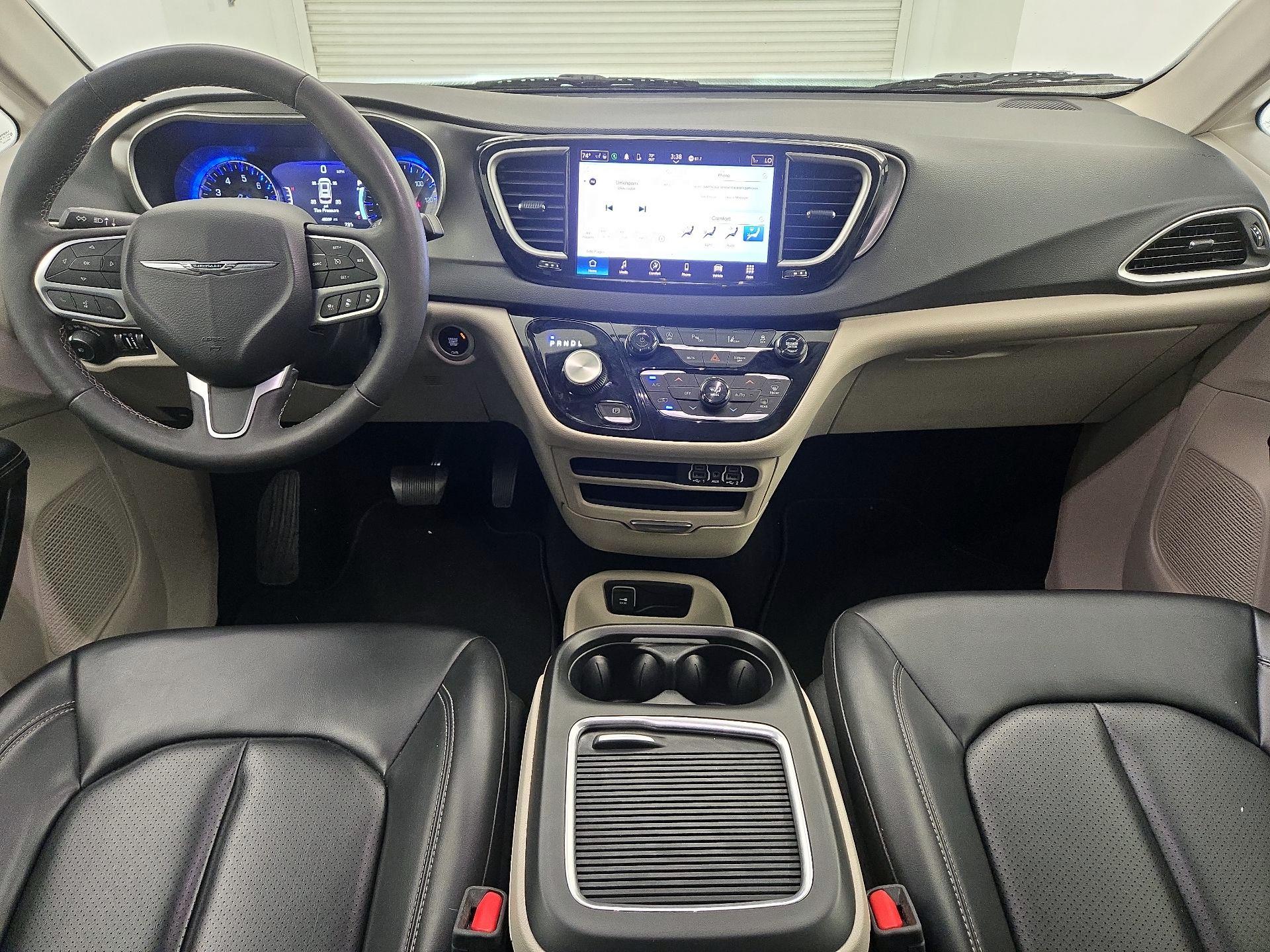 Thumbnail: 2023 Chrysler Pacifica - 9