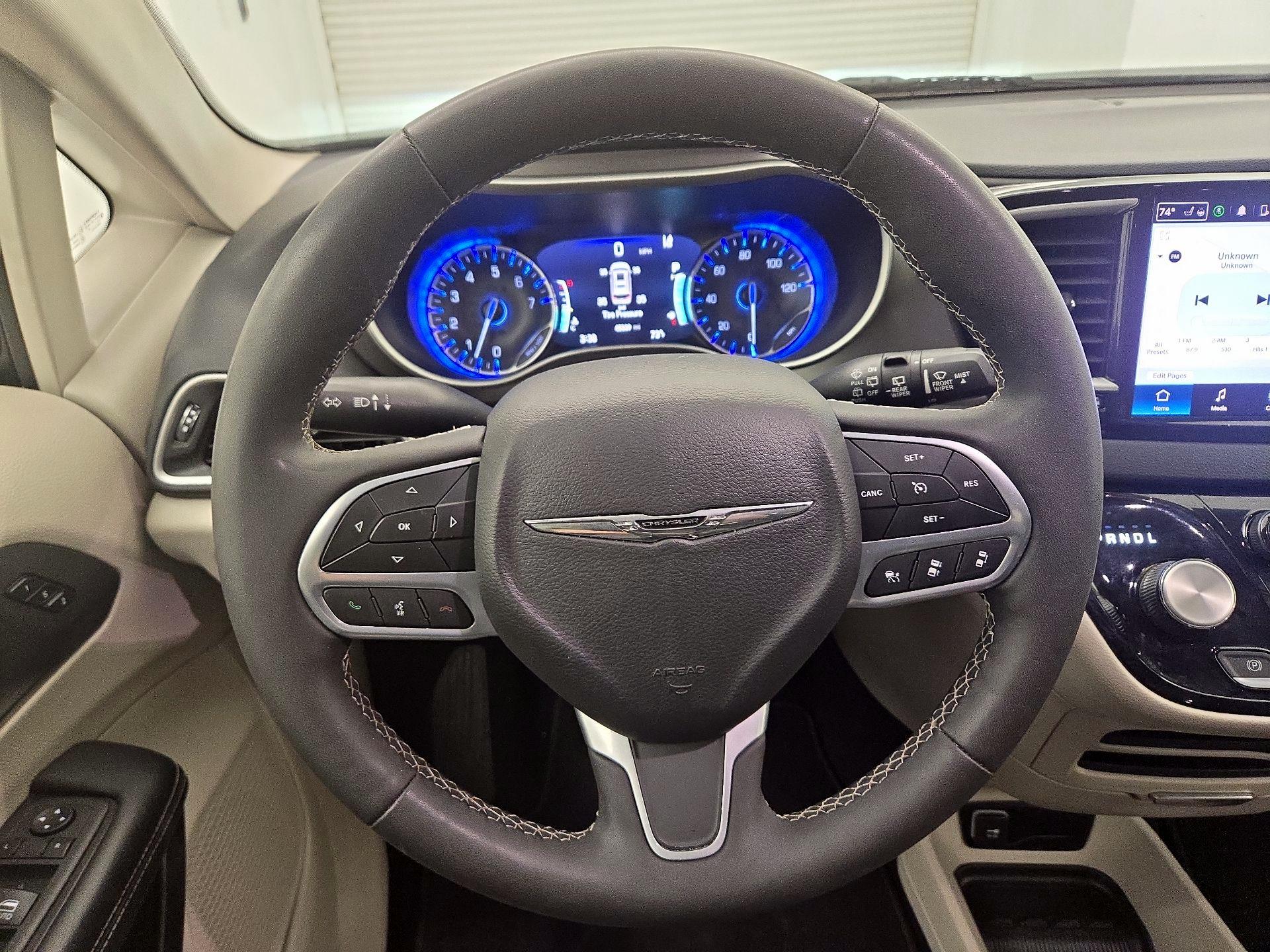 Thumbnail: 2023 Chrysler Pacifica - 10