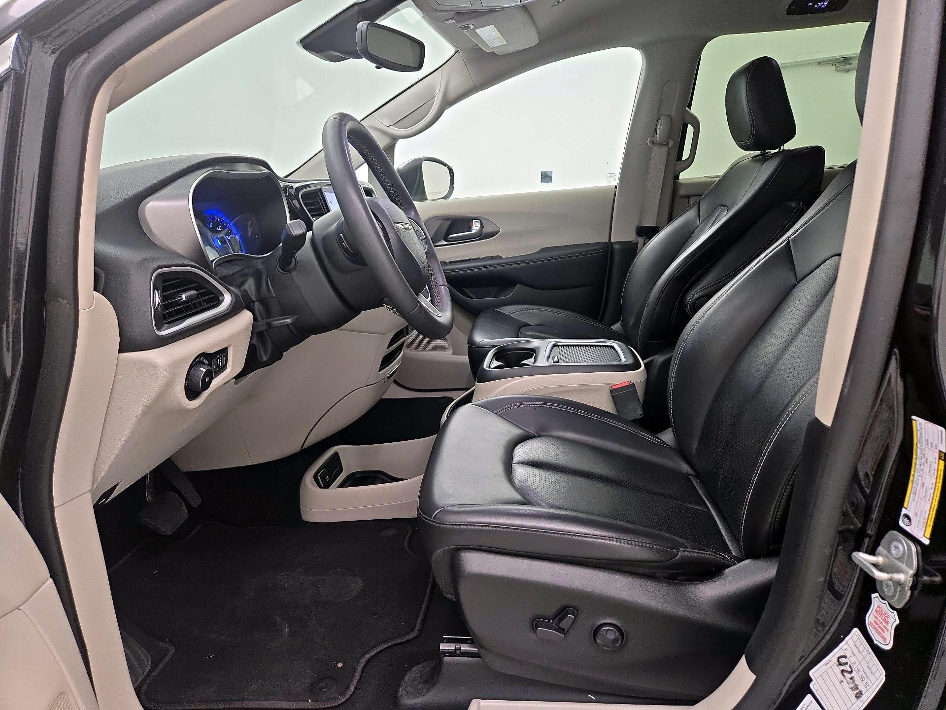 Thumbnail: 2023 Chrysler Pacifica - 11