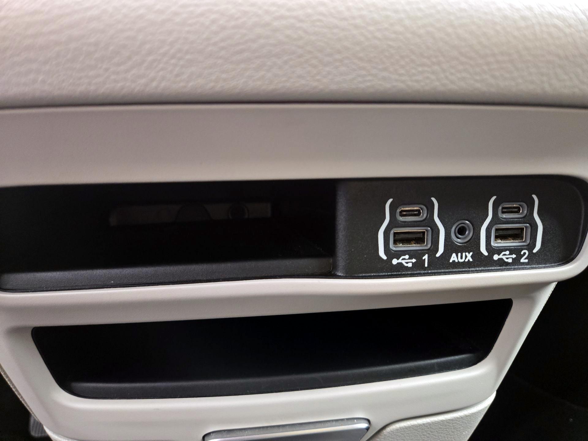 Thumbnail: 2023 Chrysler Pacifica - 18