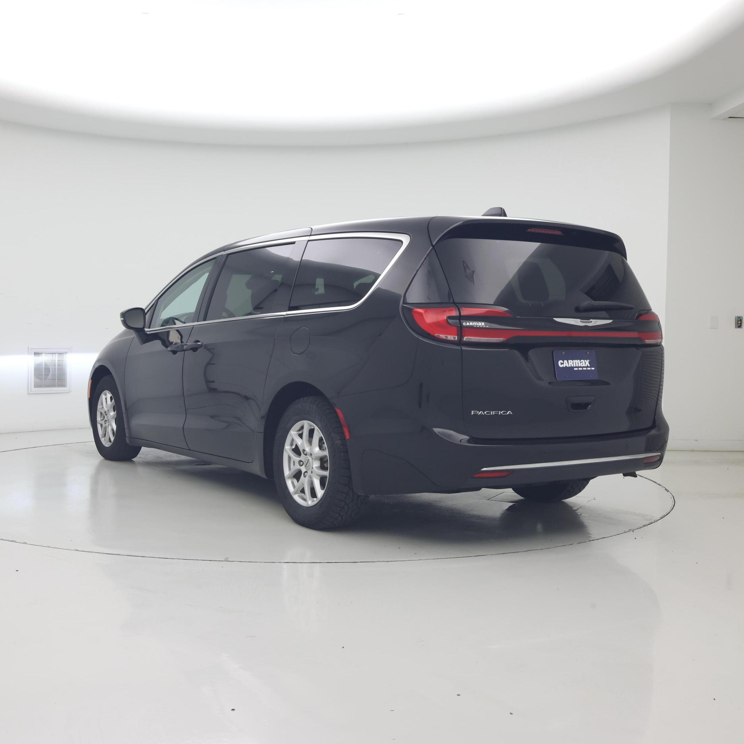 Thumbnail: 2023 Chrysler Pacifica - 2