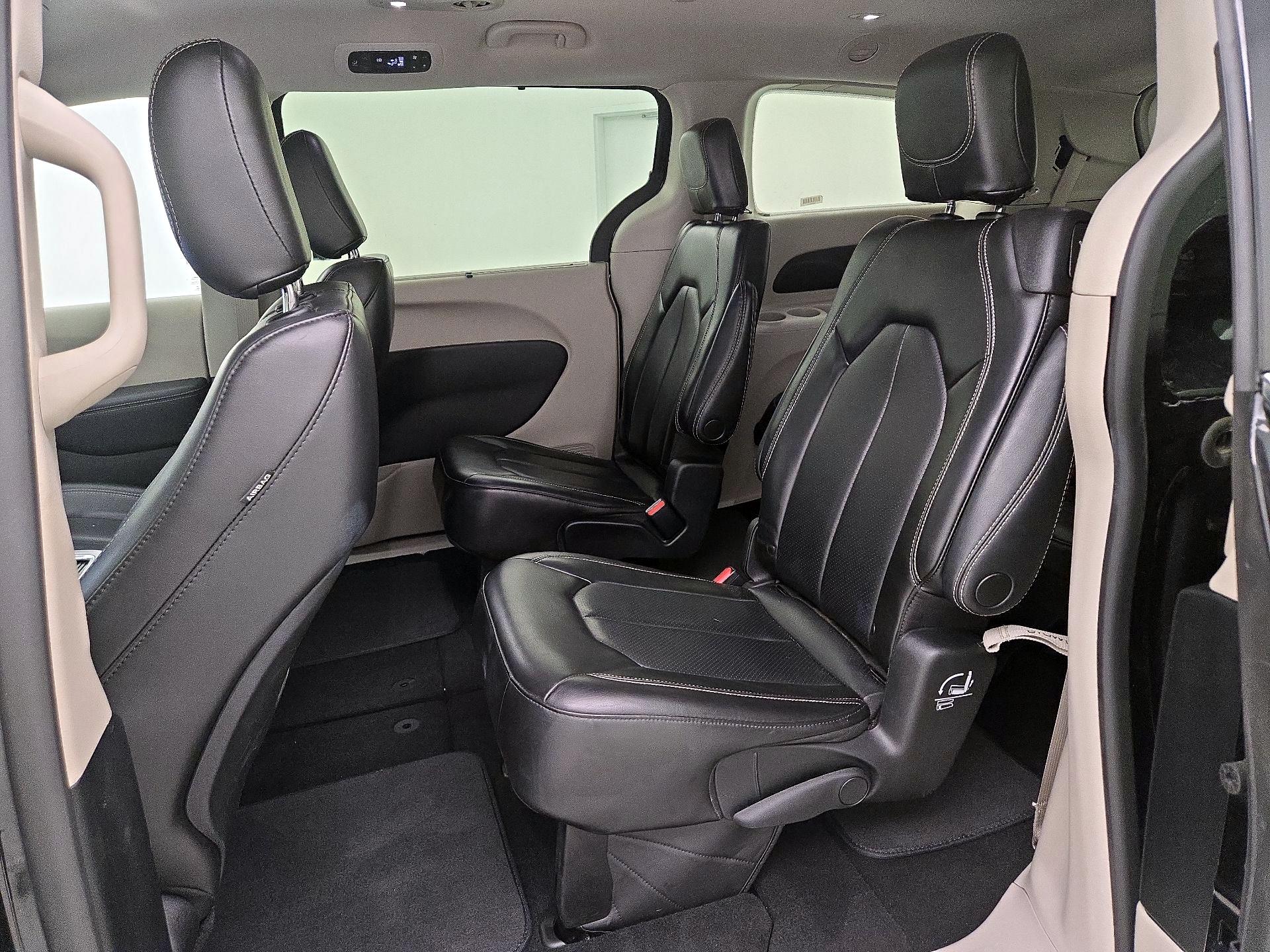Thumbnail: 2023 Chrysler Pacifica - 19