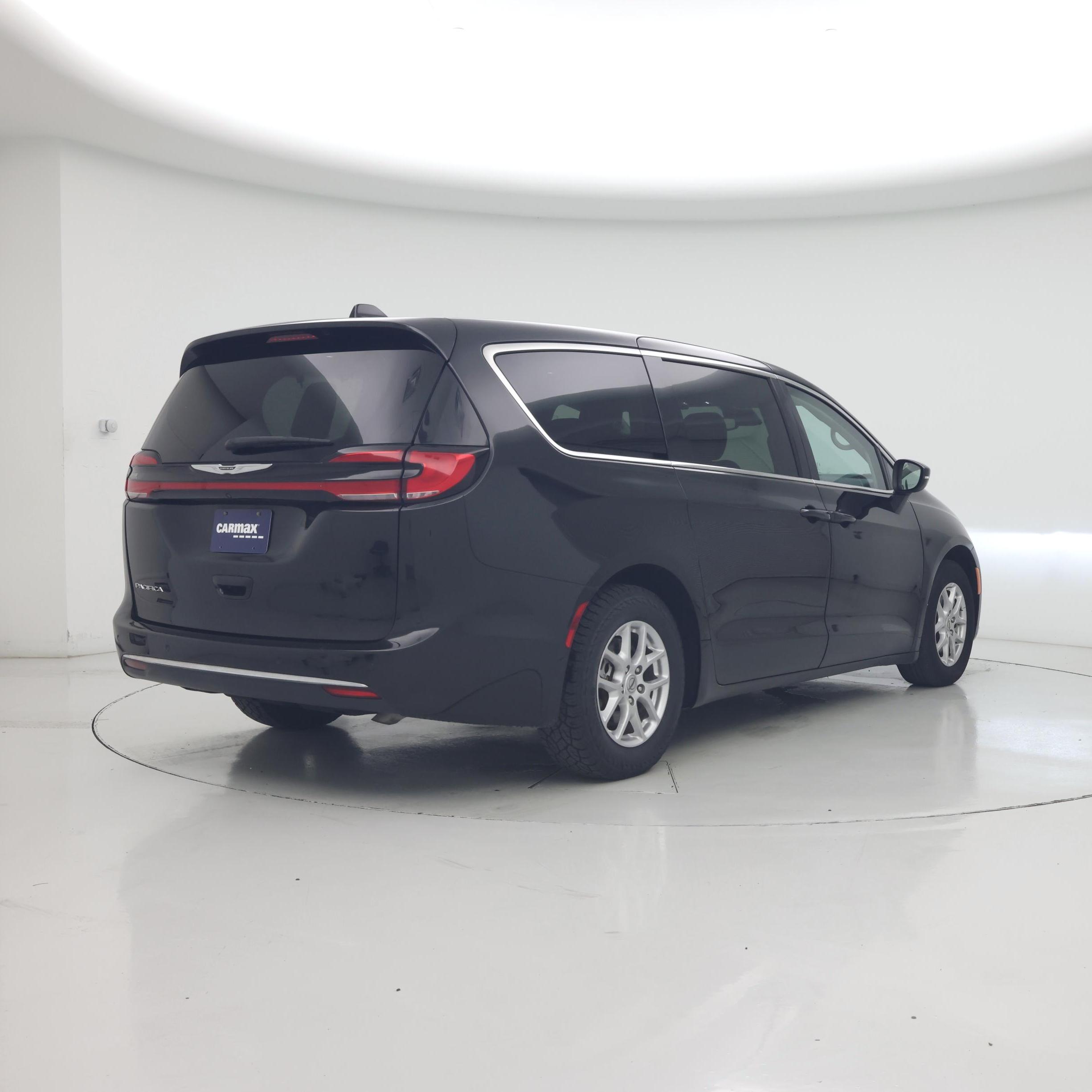 Thumbnail: 2023 Chrysler Pacifica - 8