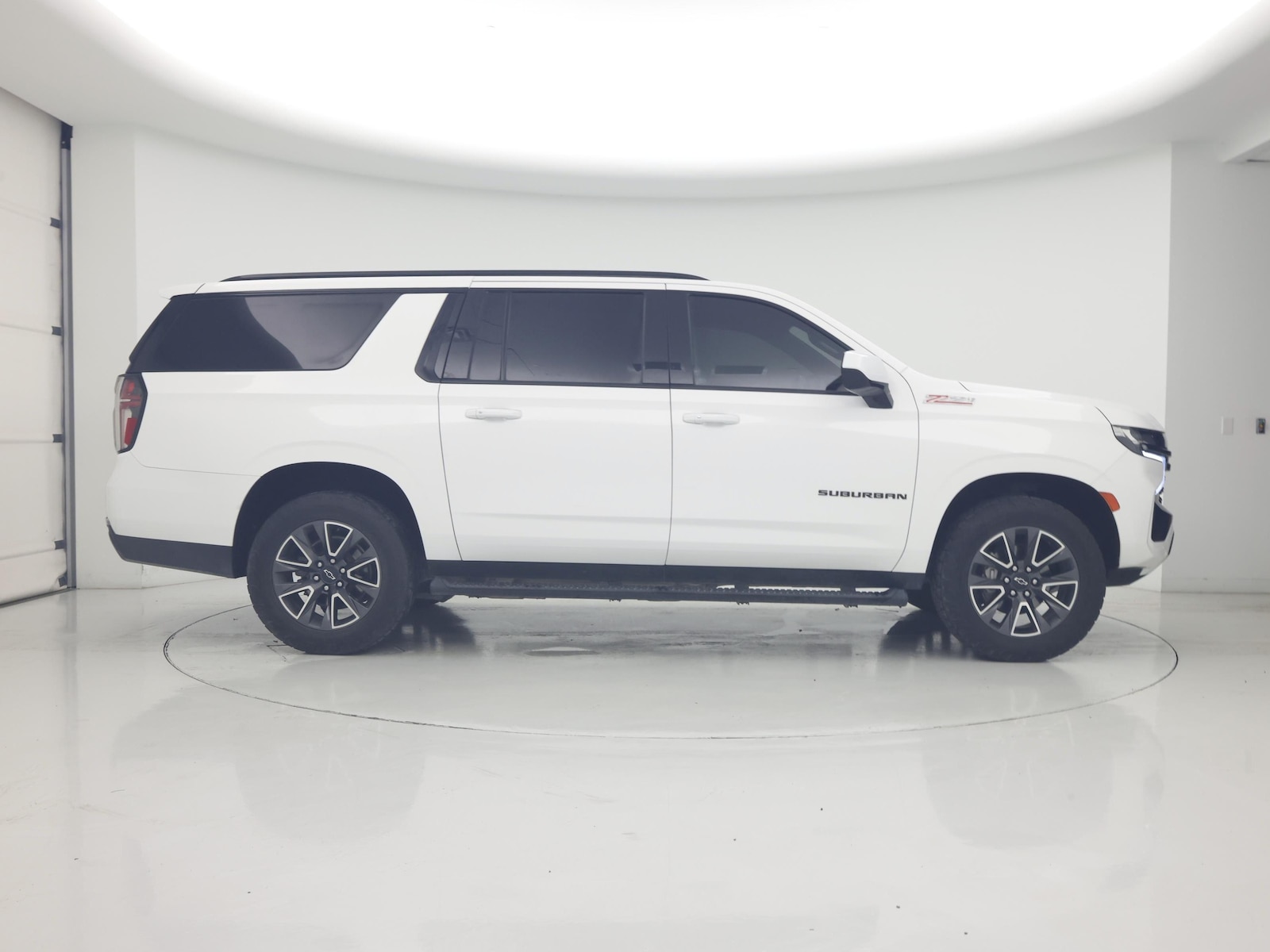 2021 Chevrolet Suburban Z71 - Photo 8
