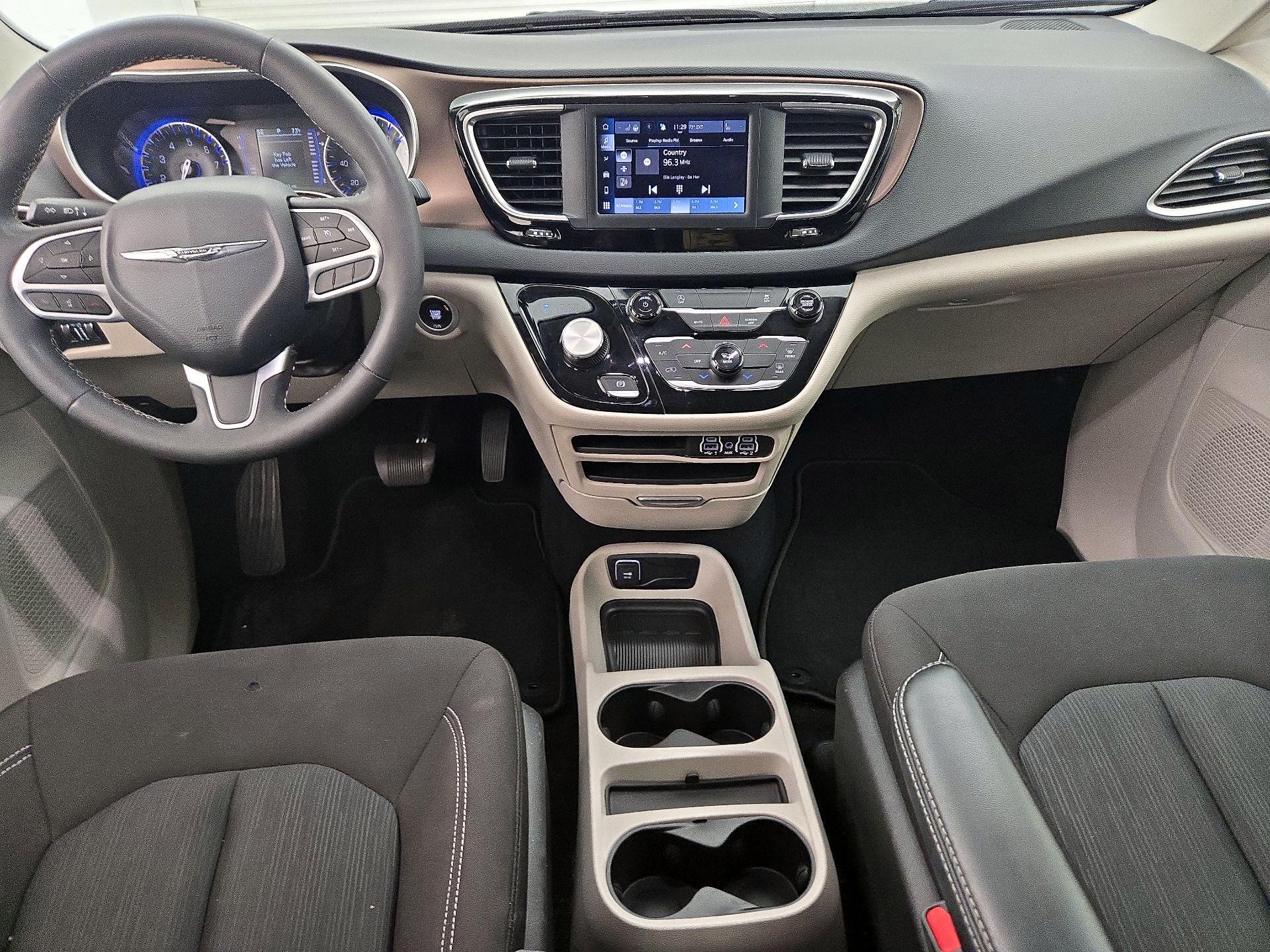 Thumbnail: 2023 Chrysler Voyager - 9