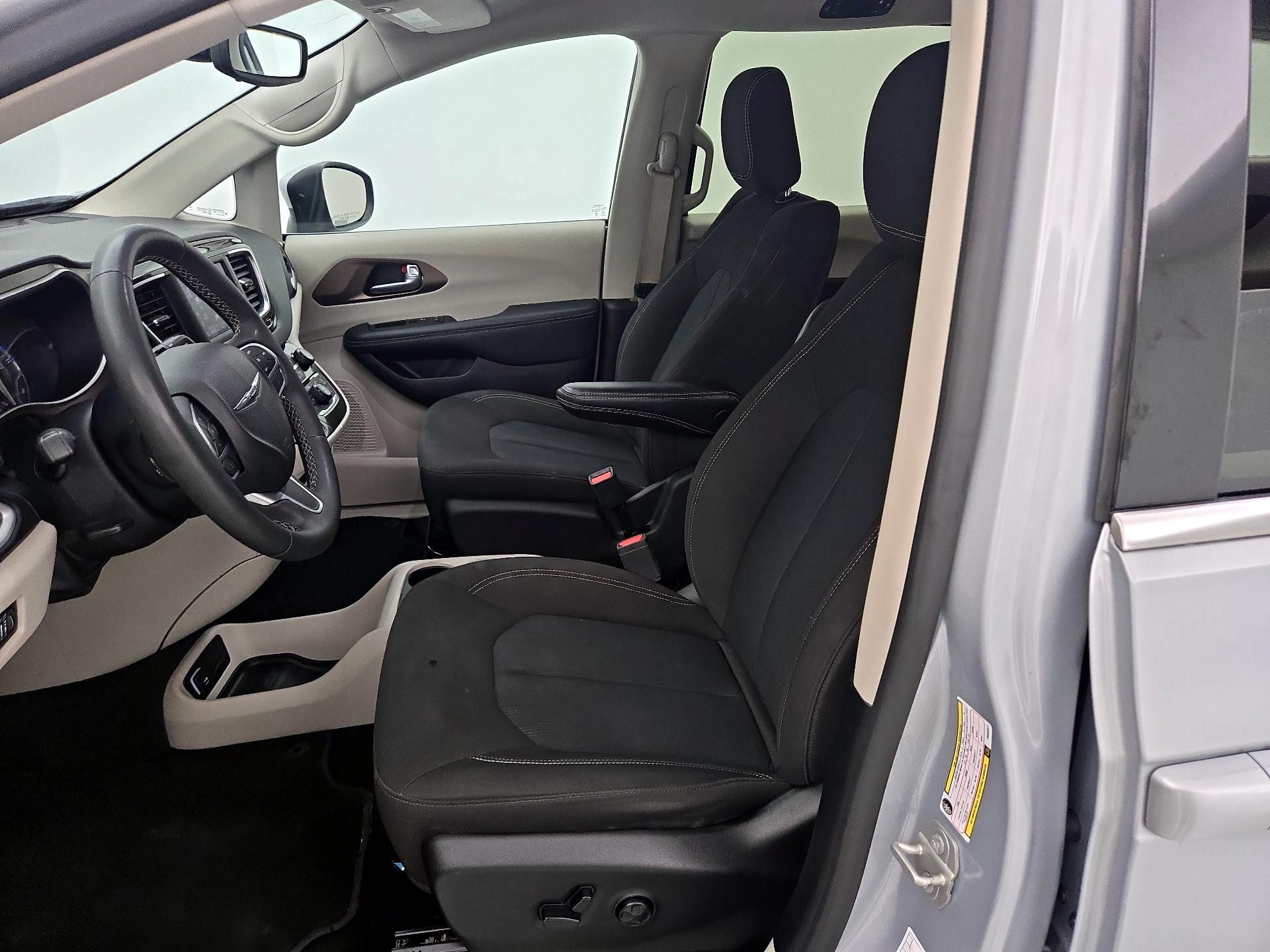 Thumbnail: 2023 Chrysler Voyager - 11