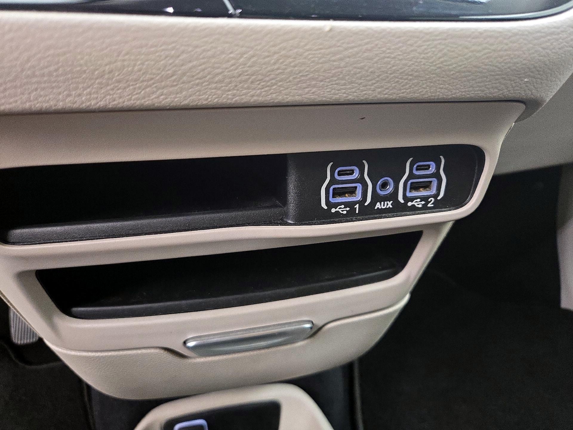 Thumbnail: 2023 Chrysler Voyager - 18