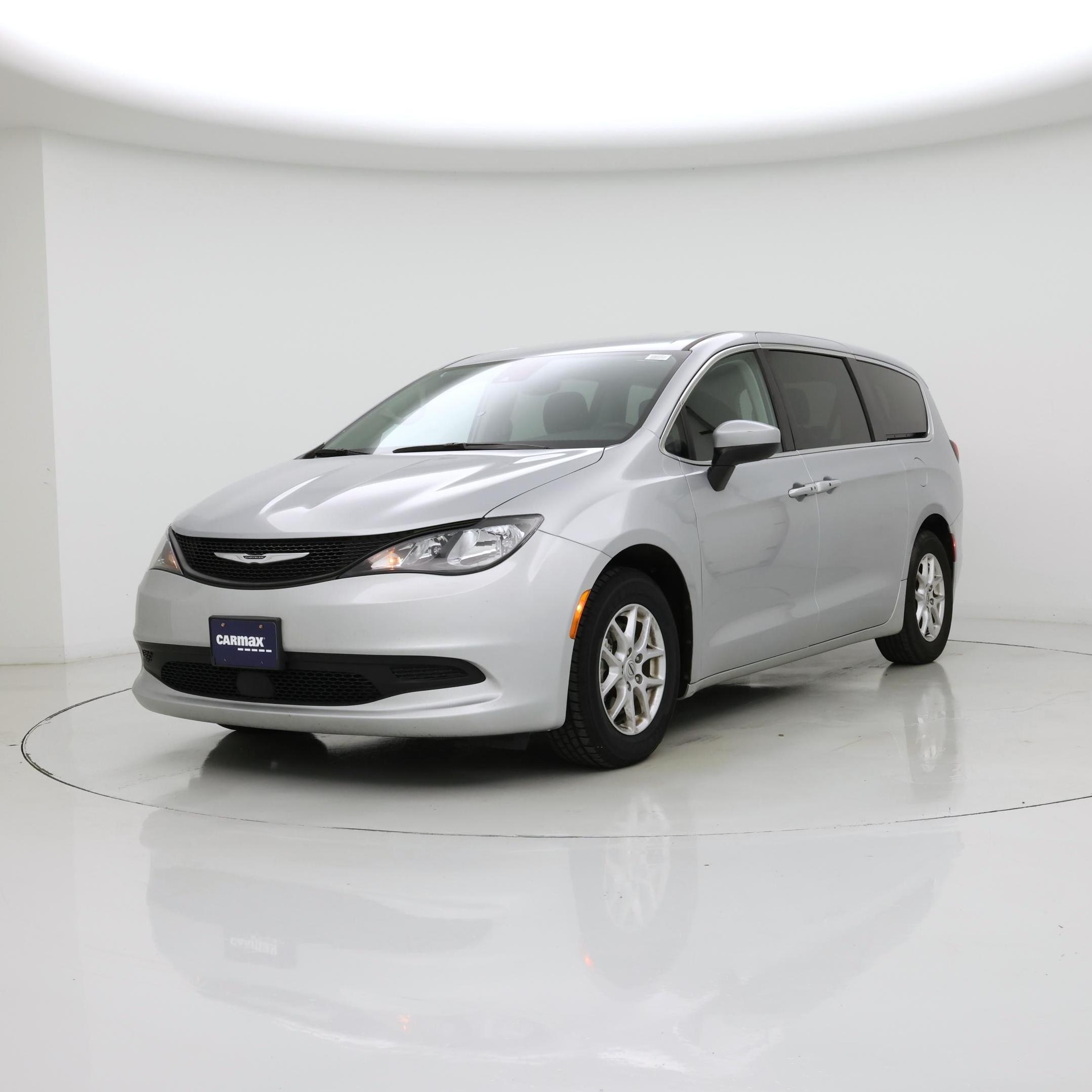 Thumbnail: 2023 Chrysler Voyager - 4