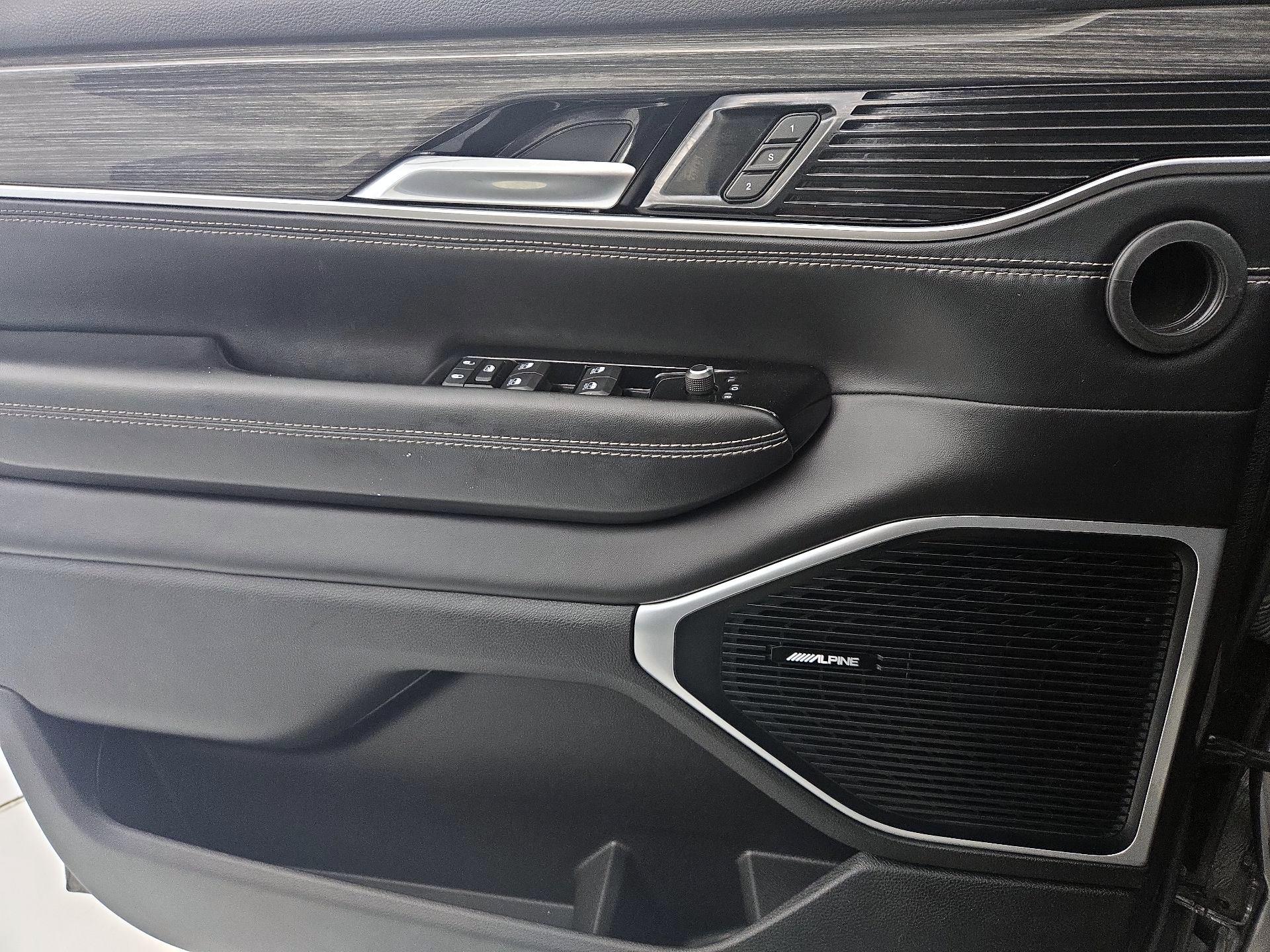 Thumbnail: 2022 Jeep Wagoneer - 12