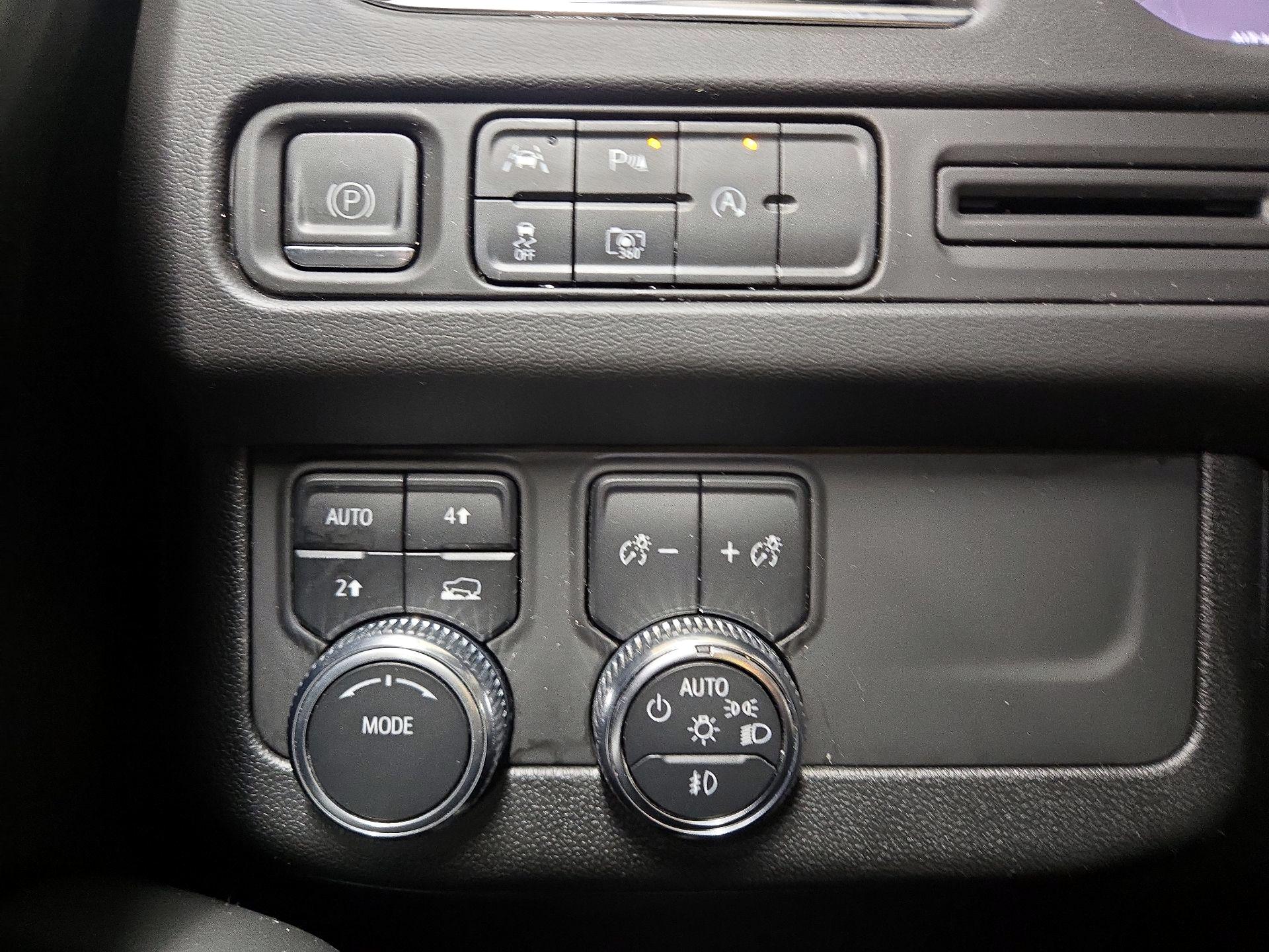 Thumbnail: 2023 GMC Yukon - 13
