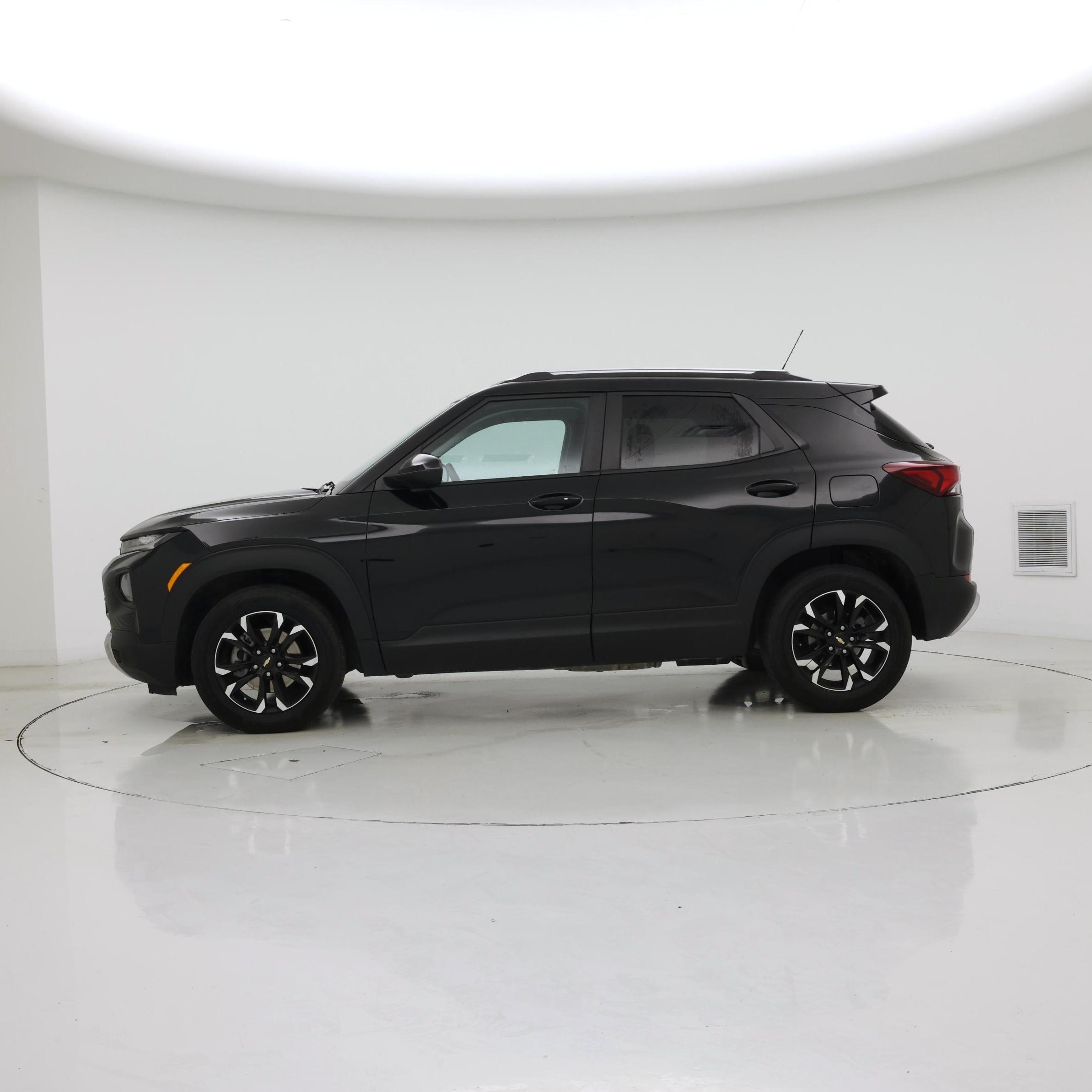 Thumbnail: 2023 Chevrolet TrailBlazer - 3