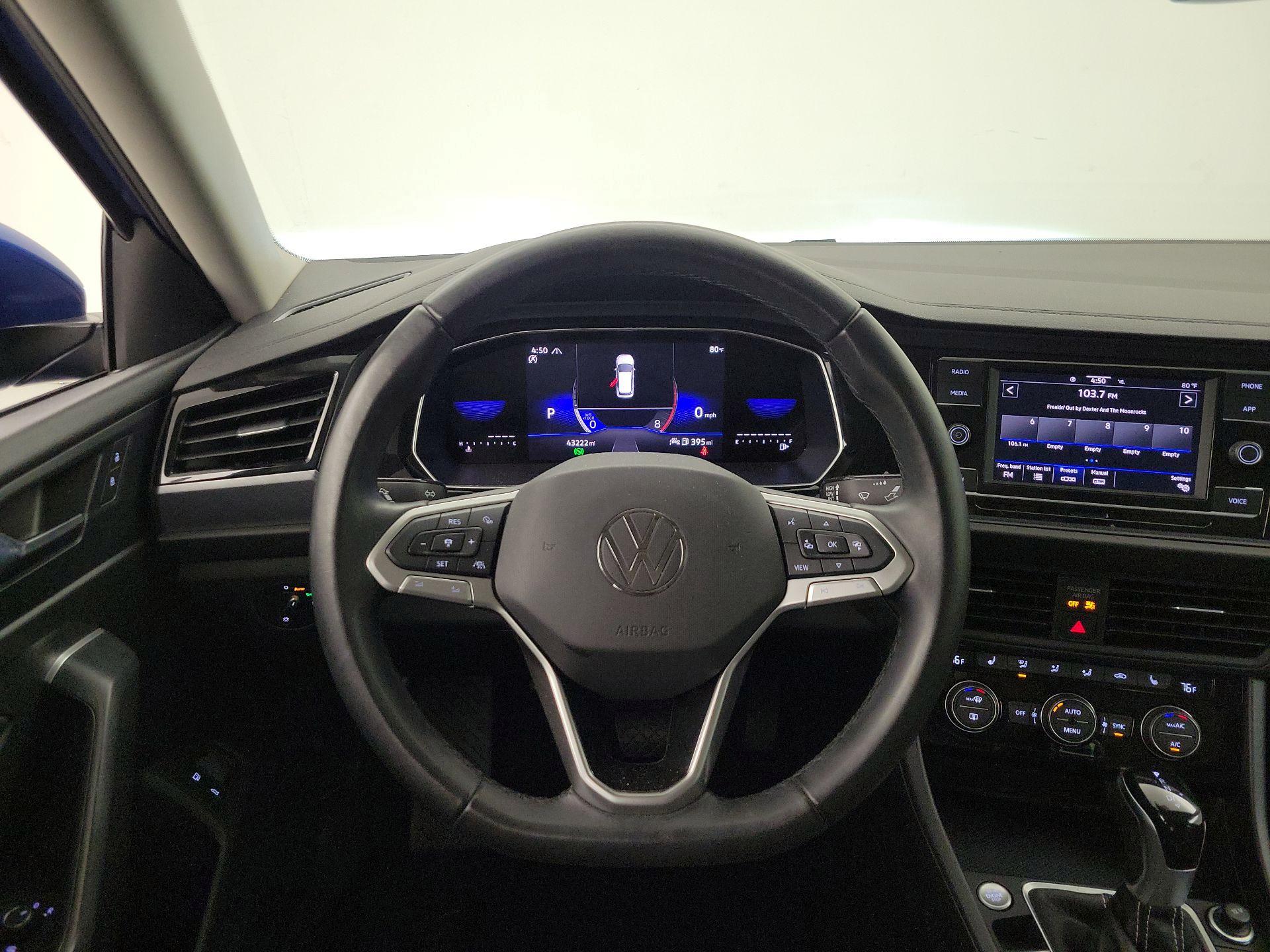 Thumbnail: 2024 Volkswagen Jetta - 10