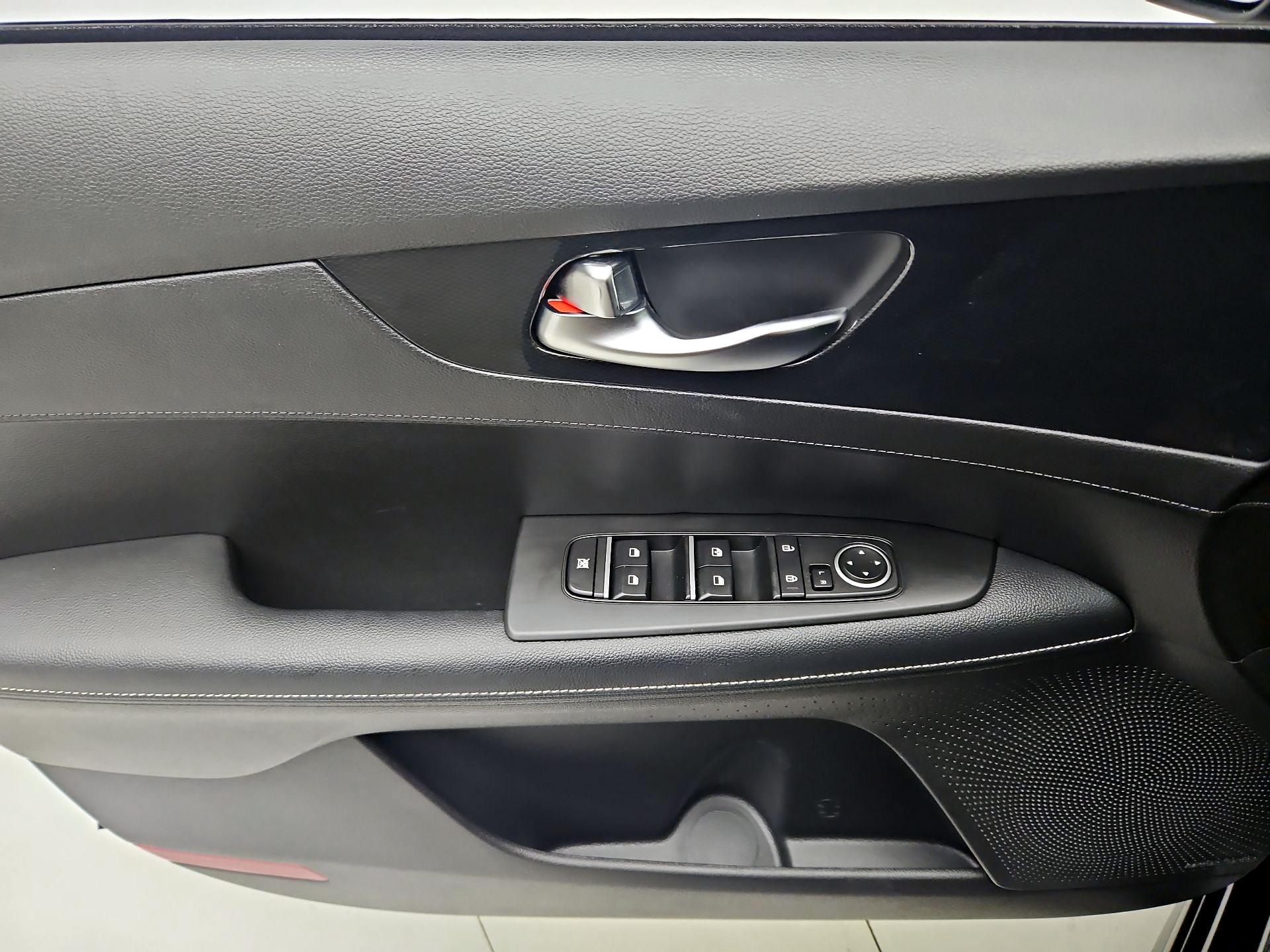 Thumbnail: 2023 Kia Forte - 12