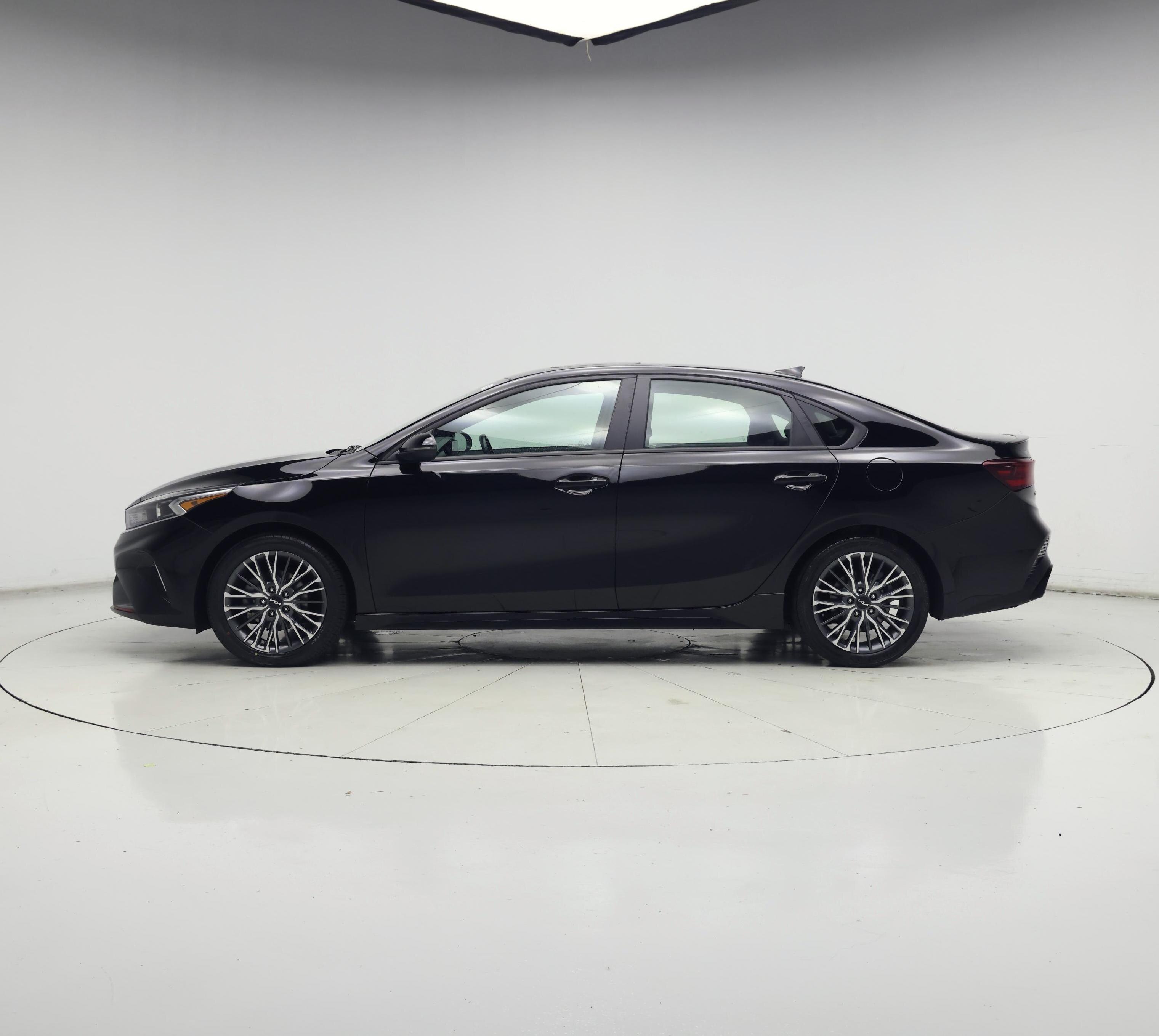 Thumbnail: 2023 Kia Forte - 3