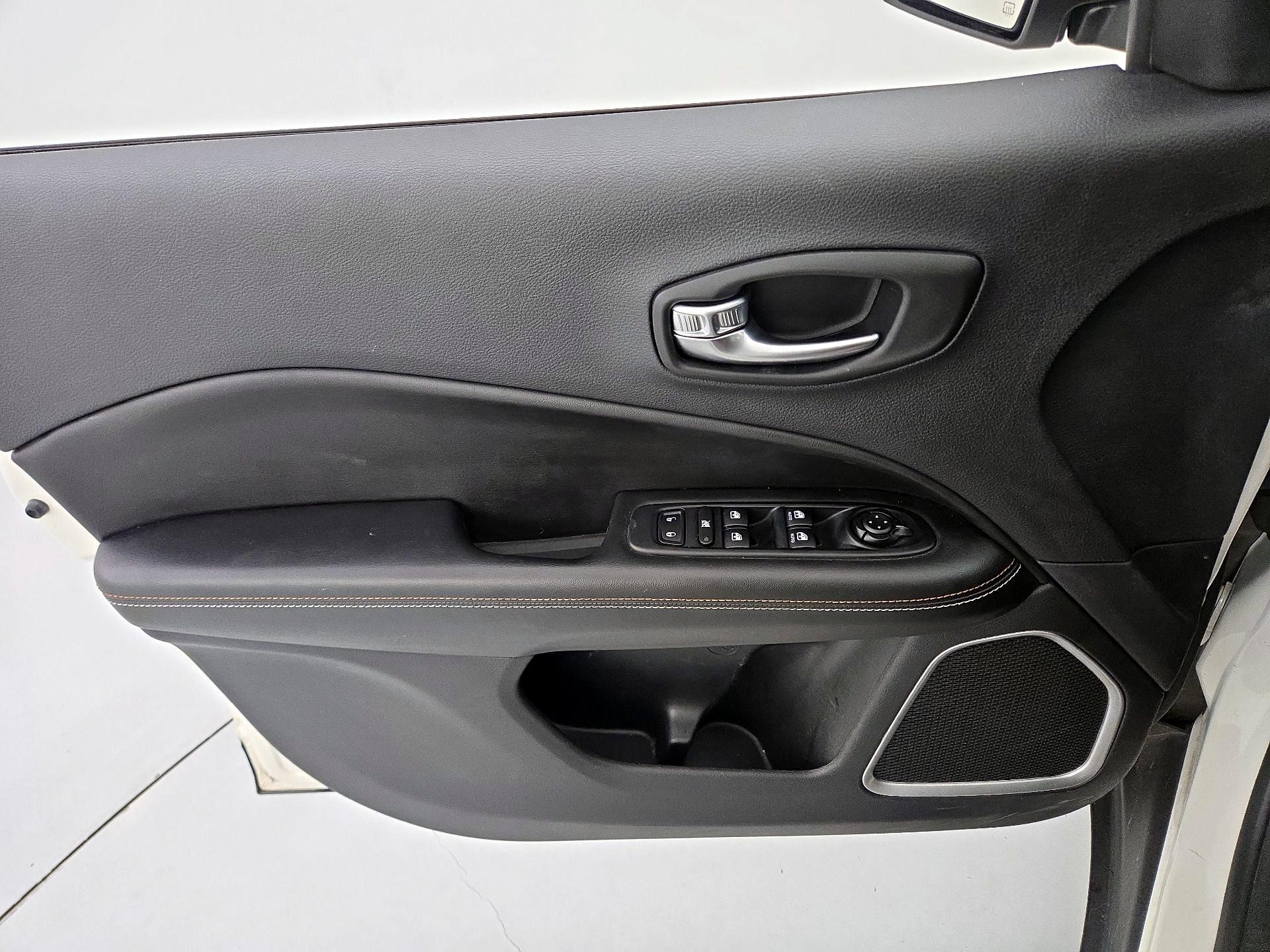 Thumbnail: 2020 Jeep Compass - 12