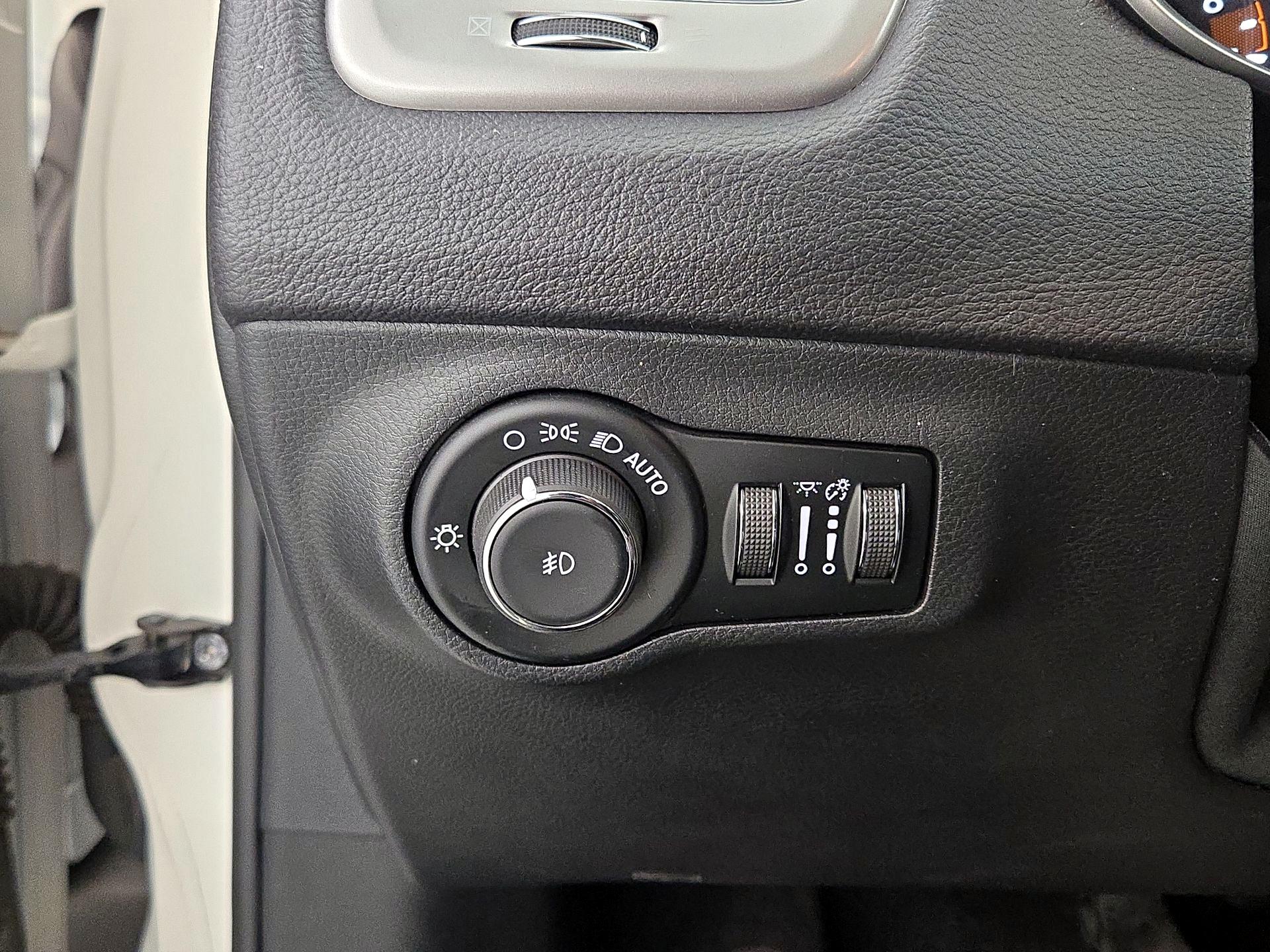 Thumbnail: 2020 Jeep Compass - 13
