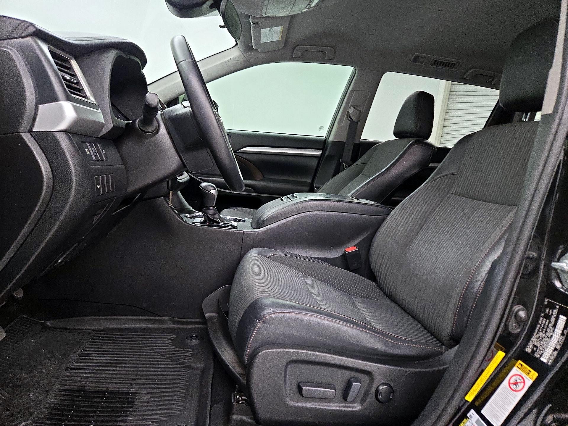 Thumbnail: 2019 Toyota Highlander - 11