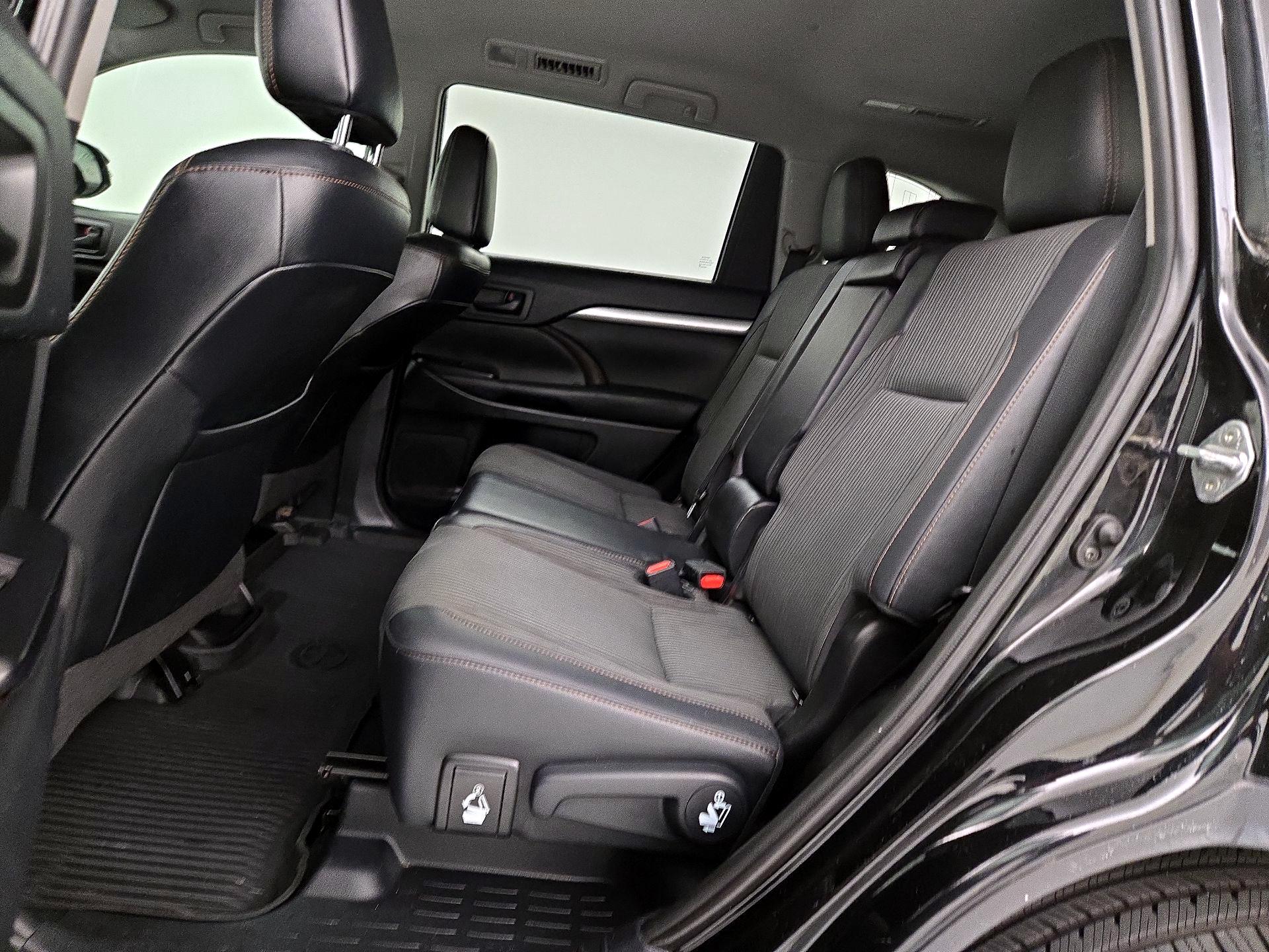 Thumbnail: 2019 Toyota Highlander - 19