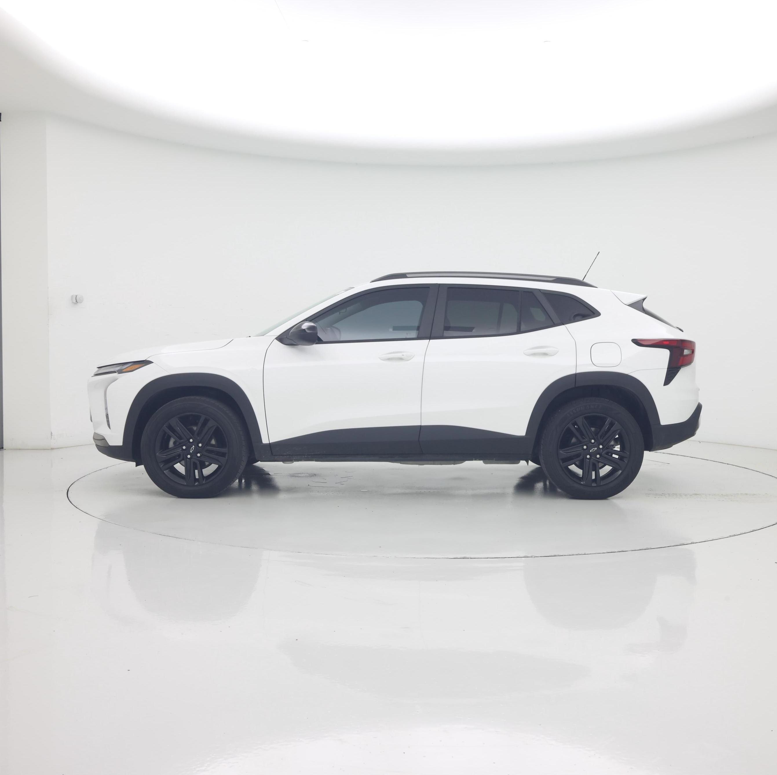 Thumbnail: 2025 Chevrolet Trax - 3