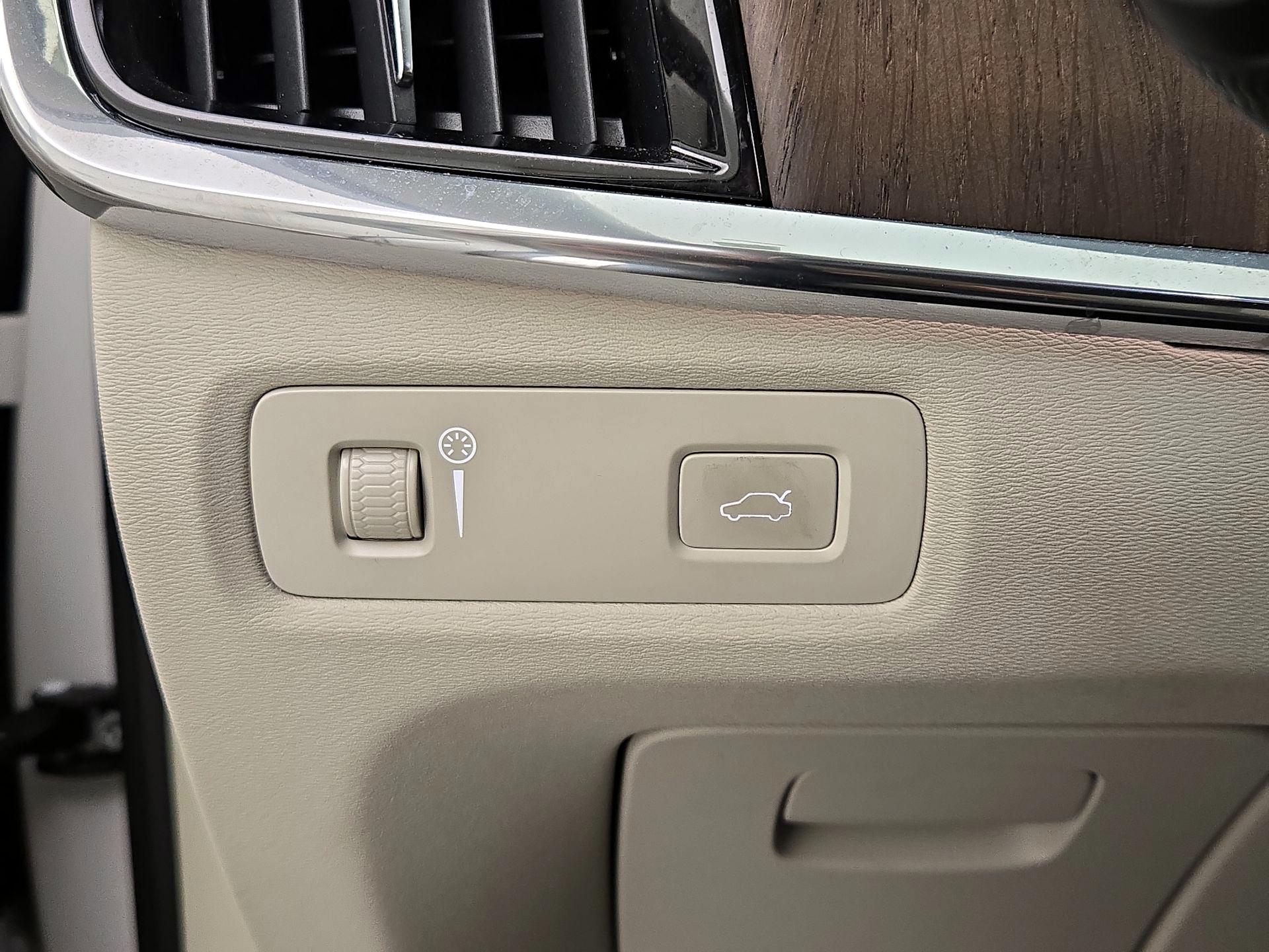 Thumbnail: 2022 Volvo S90 - 13