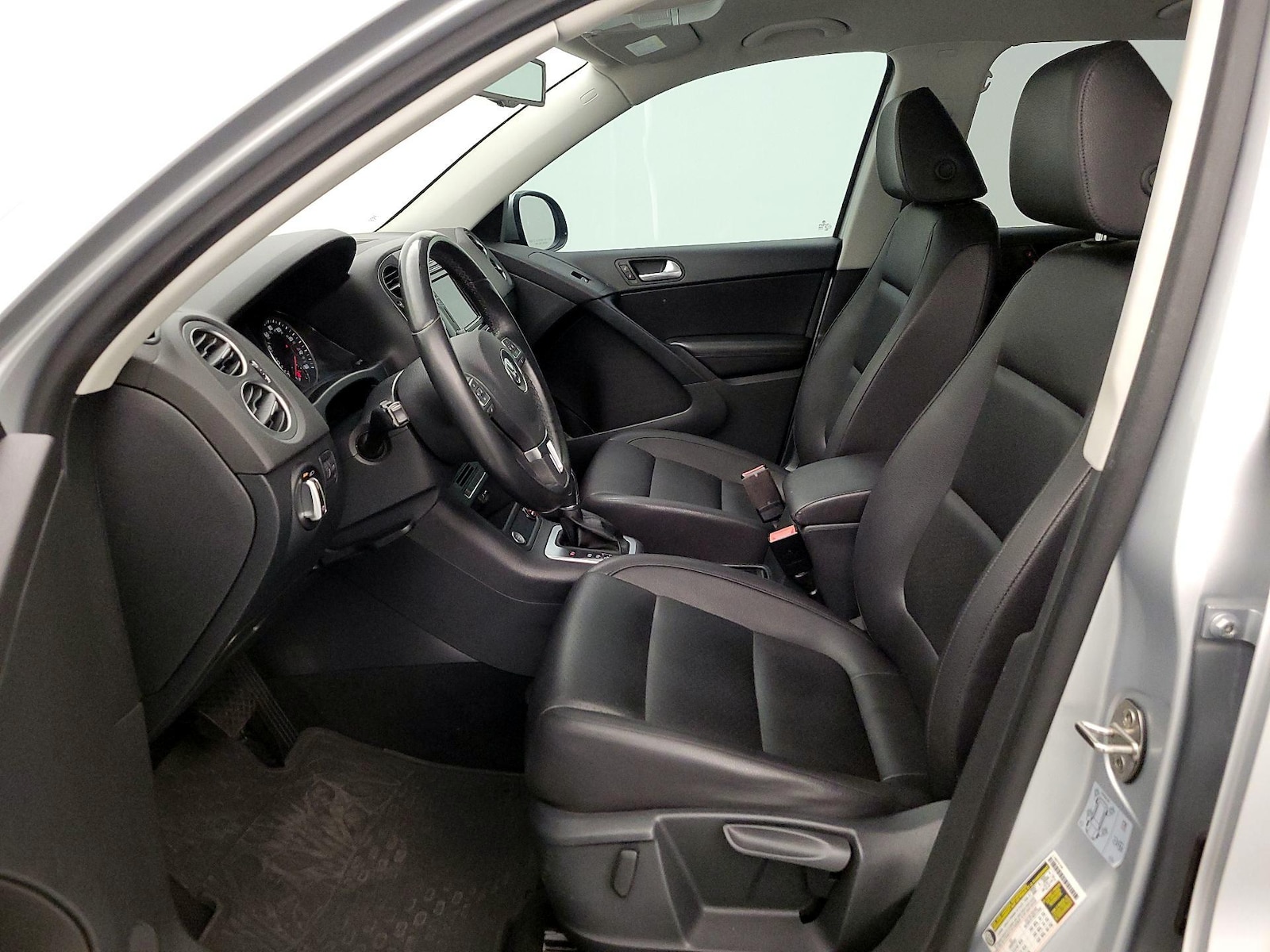 2017 Volkswagen Tiguan S - Photo 12