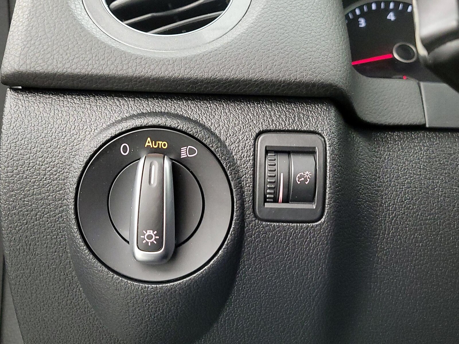 2017 Volkswagen Tiguan S - Photo 14