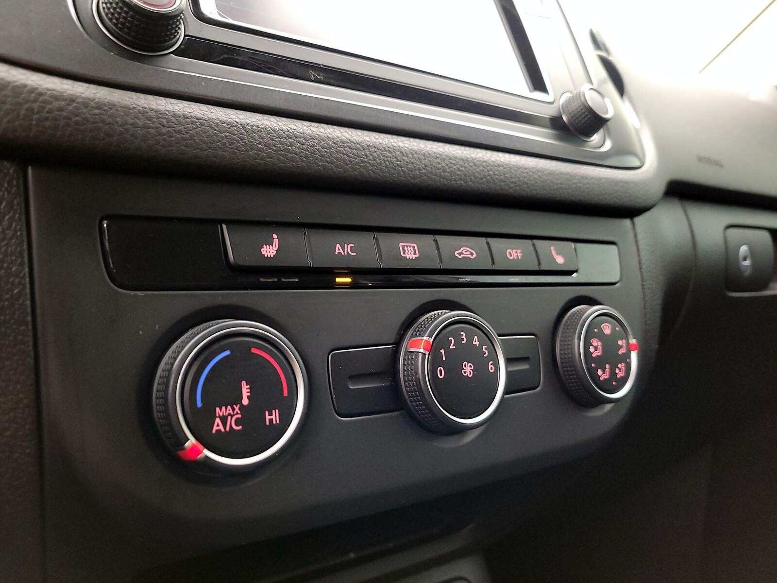2017 Volkswagen Tiguan S - Photo 17