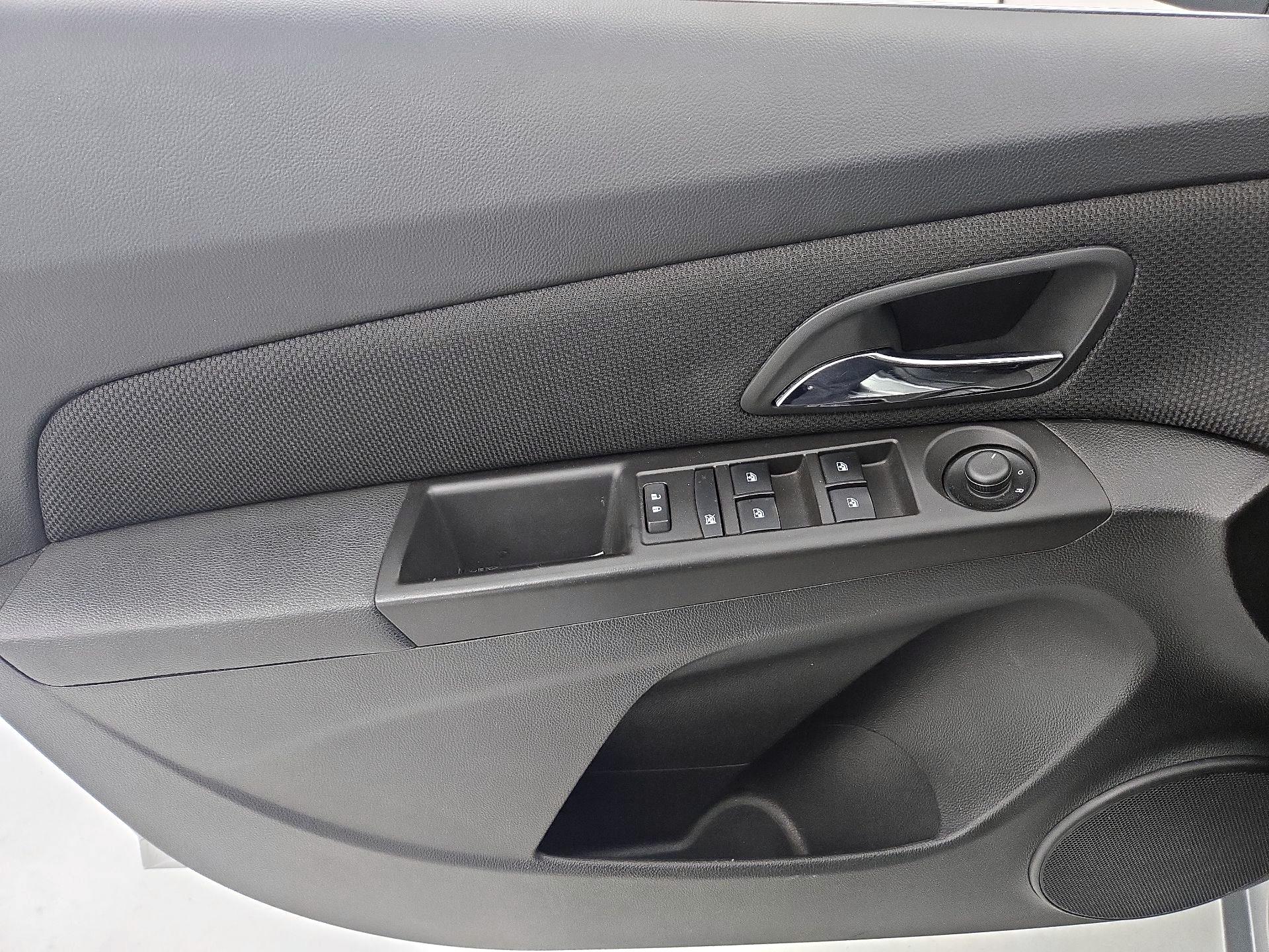 Thumbnail: 2015 Chevrolet Cruze - 12