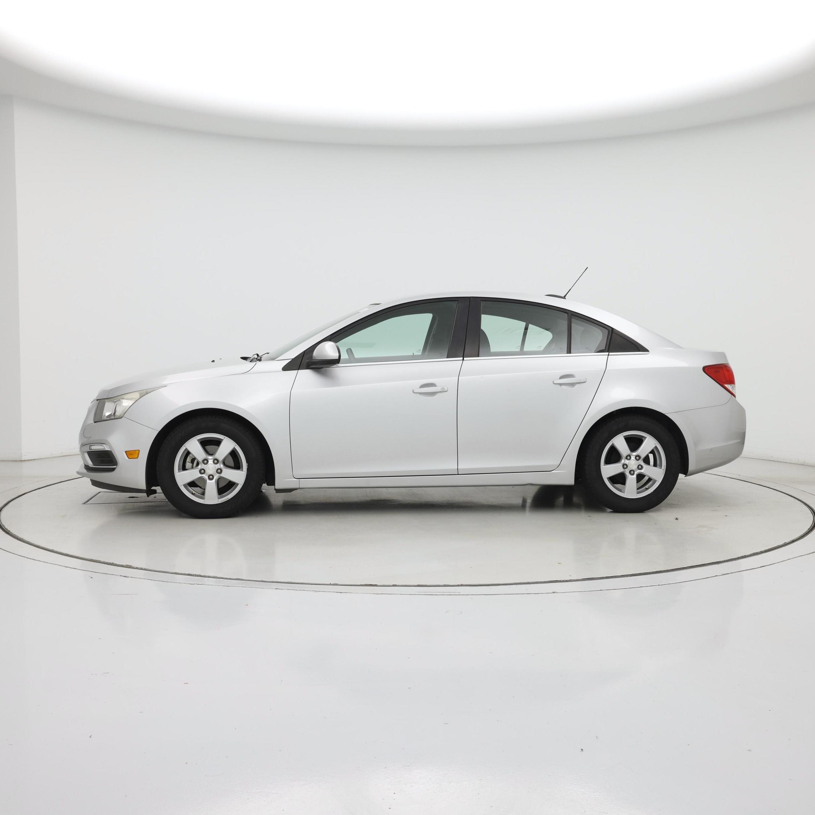 Thumbnail: 2015 Chevrolet Cruze - 3