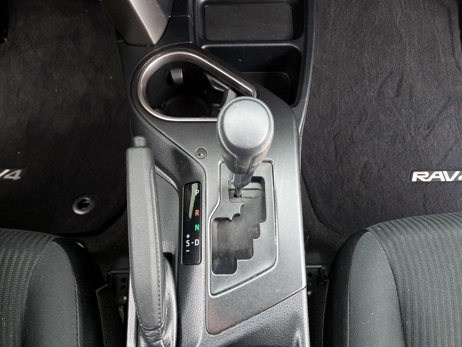 Thumbnail: 2018 Toyota RAV4 - 15