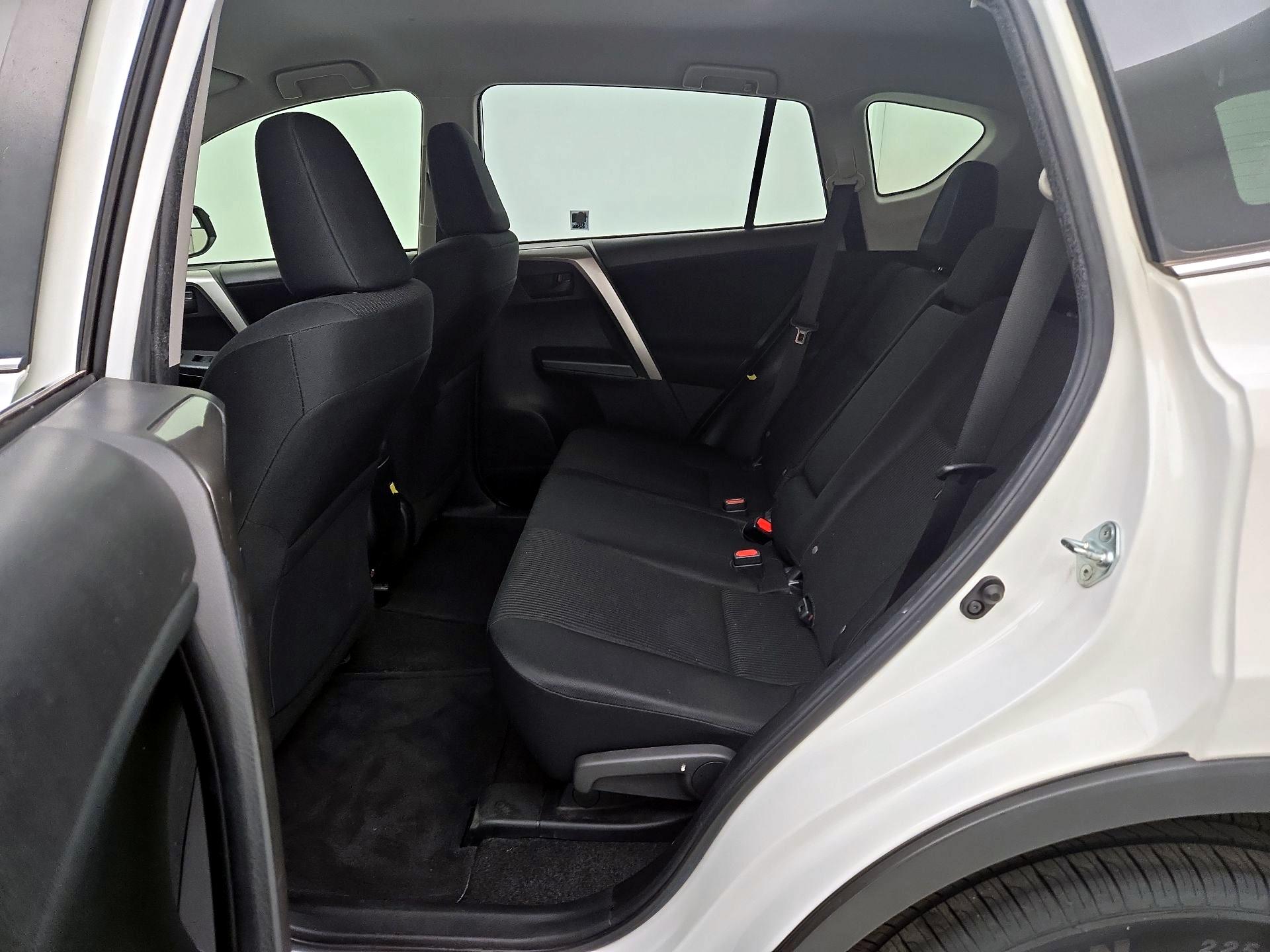 Thumbnail: 2018 Toyota RAV4 - 17