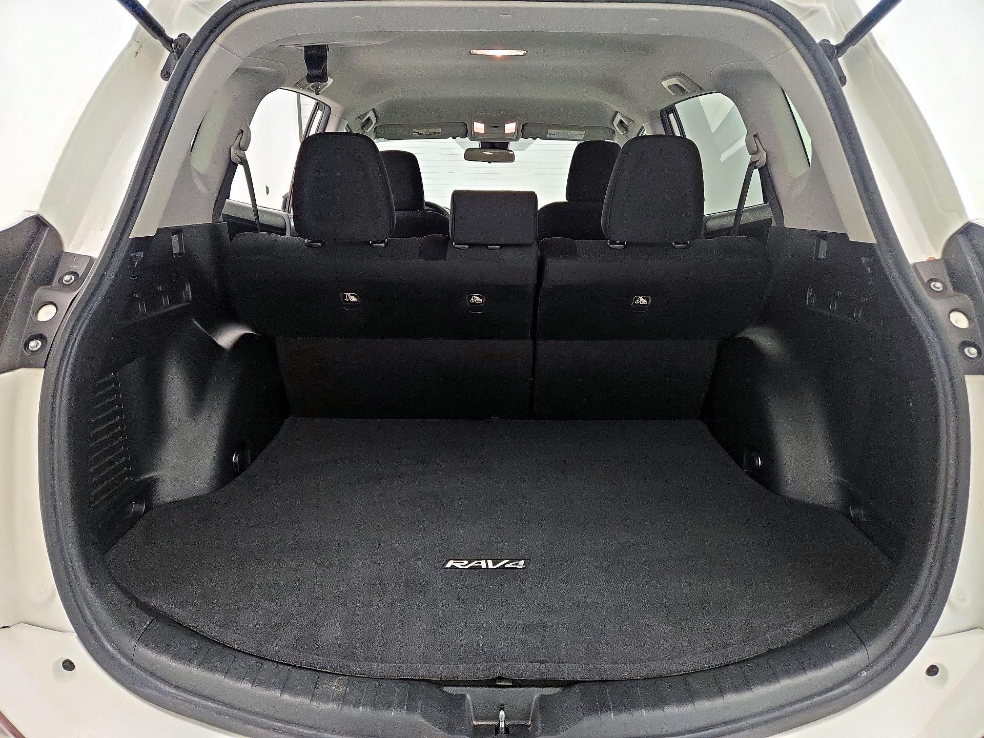 Thumbnail: 2018 Toyota RAV4 - 18