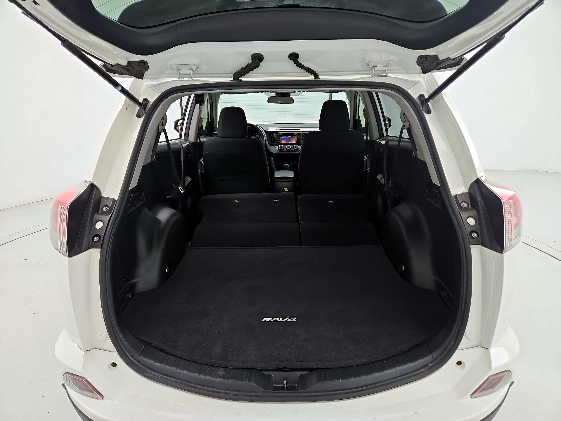 Thumbnail: 2018 Toyota RAV4 - 19