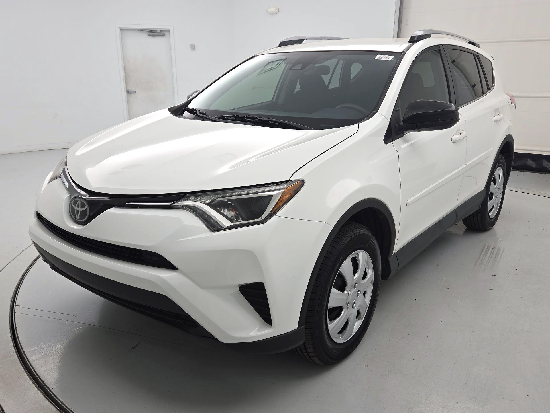 Thumbnail: 2018 Toyota RAV4 - 3