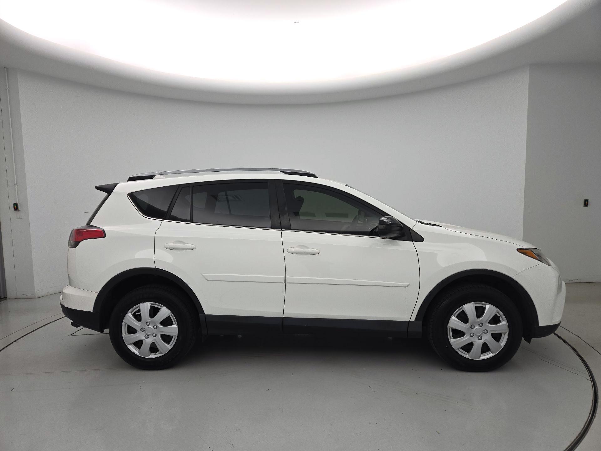 Thumbnail: 2018 Toyota RAV4 - 4