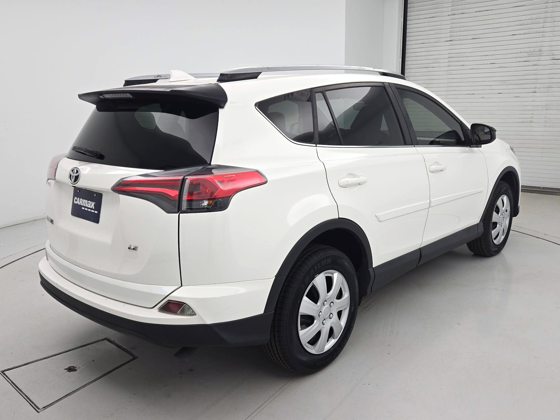 Thumbnail: 2018 Toyota RAV4 - 5