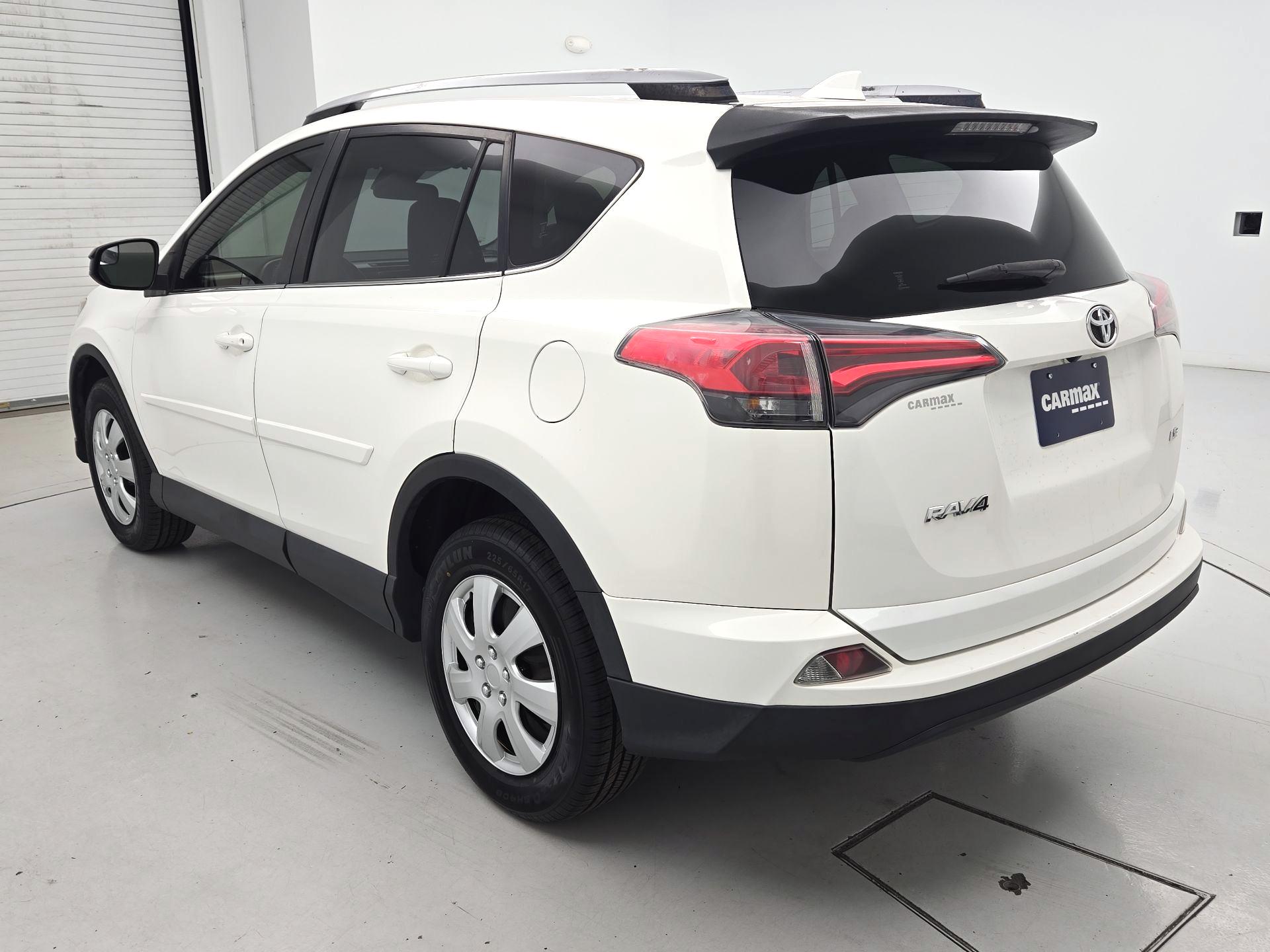 Thumbnail: 2018 Toyota RAV4 - 7