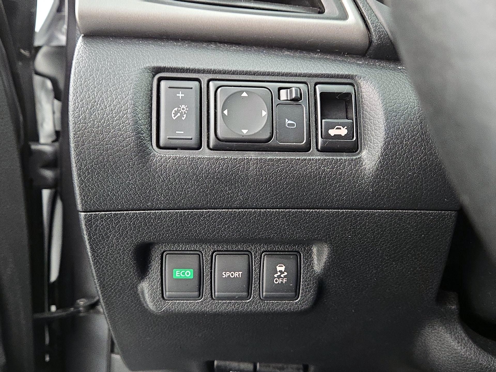 Thumbnail: 2015 Nissan Sentra - 11