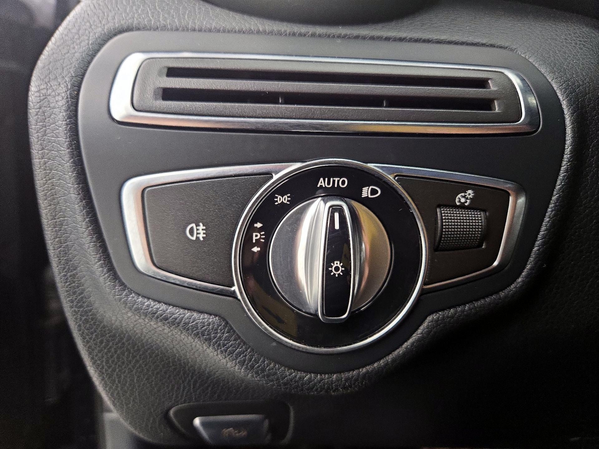 Thumbnail: 2015 Mercedes-Benz C-Class - 13