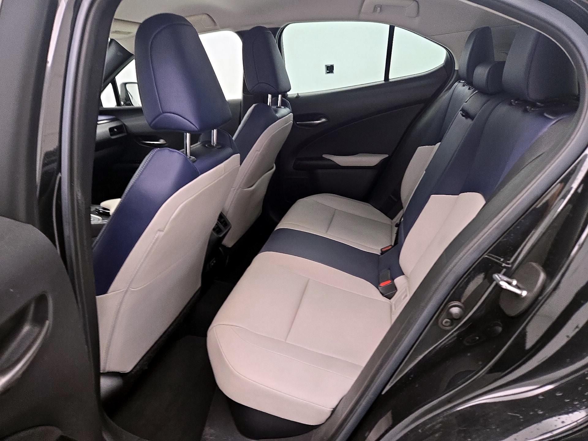 Thumbnail: 2021 Lexus UX - 17