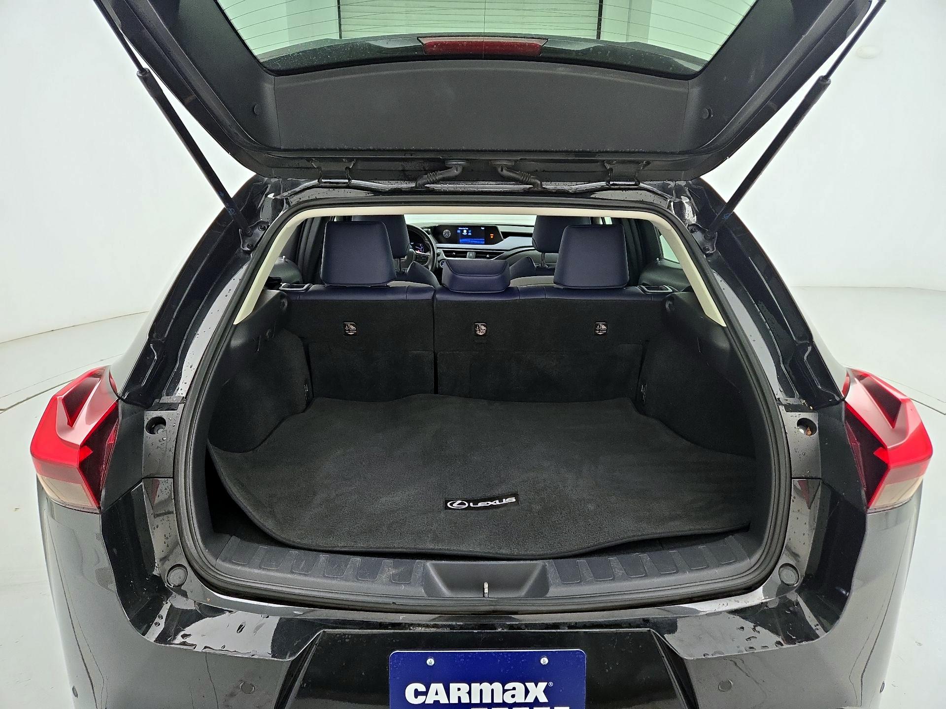 Thumbnail: 2021 Lexus UX - 18