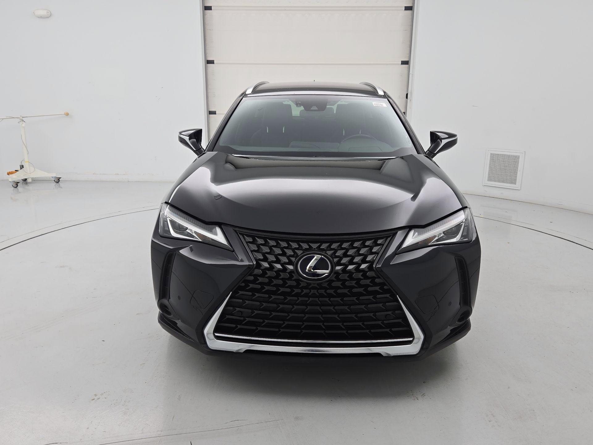 Thumbnail: 2021 Lexus UX - 2