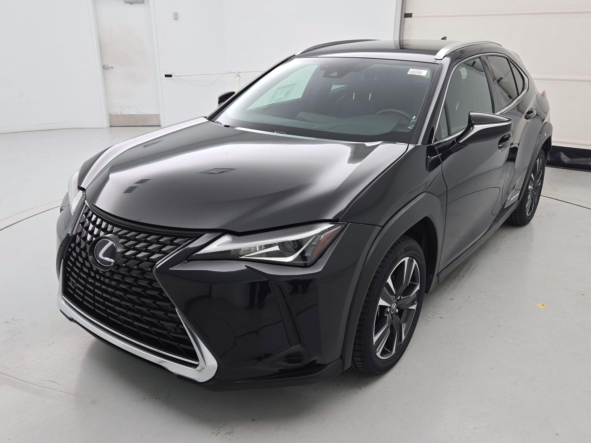 Thumbnail: 2021 Lexus UX - 3