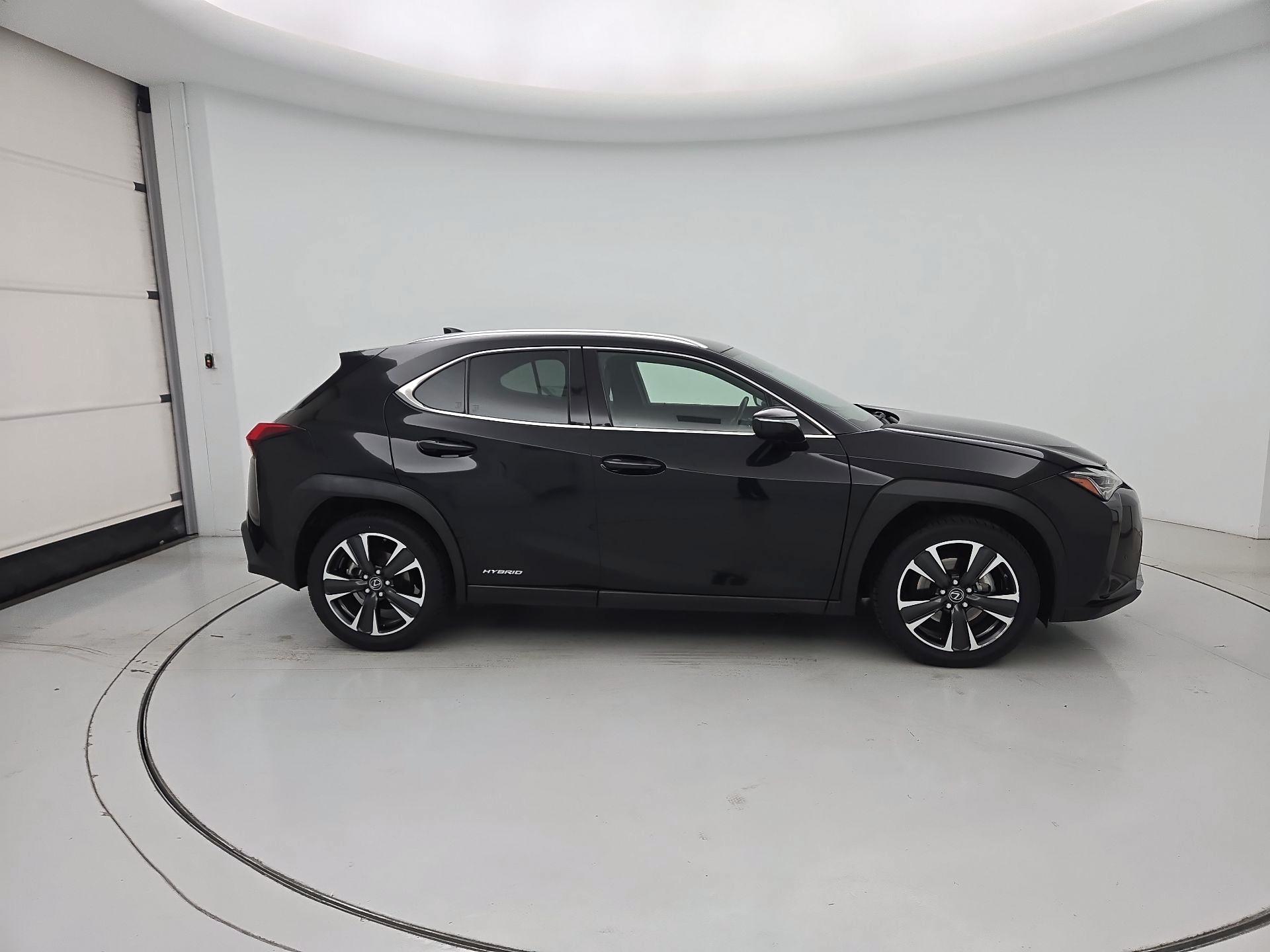 Thumbnail: 2021 Lexus UX - 4
