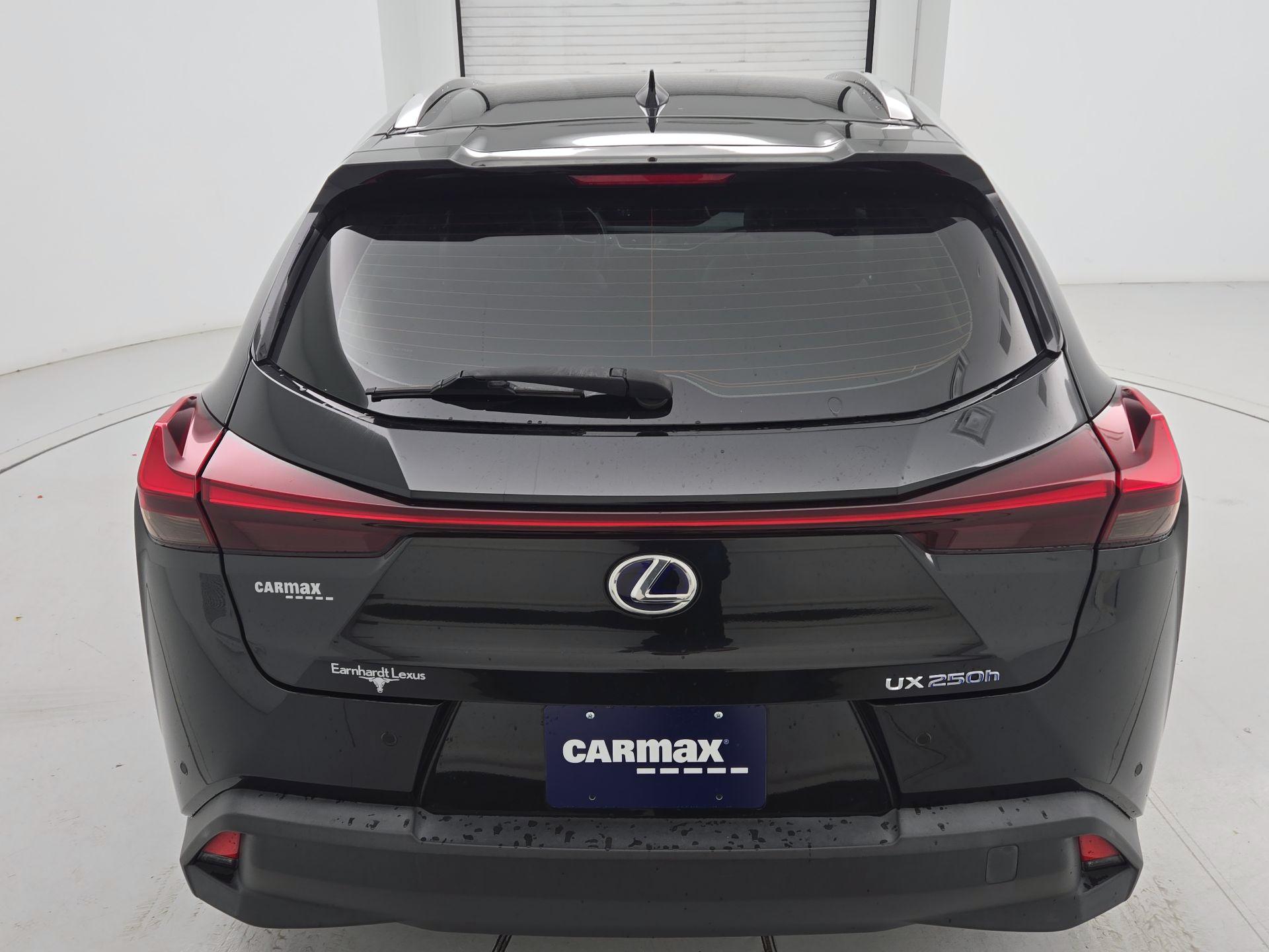 Thumbnail: 2021 Lexus UX - 6