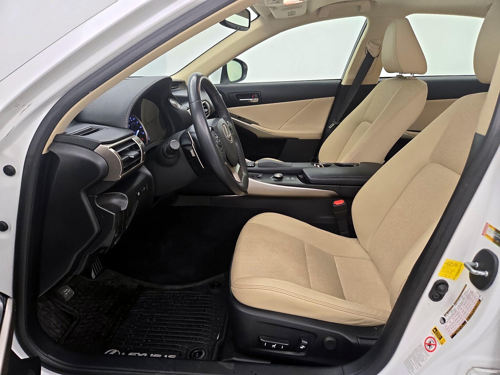 Thumbnail: 2015 Lexus IS - 11