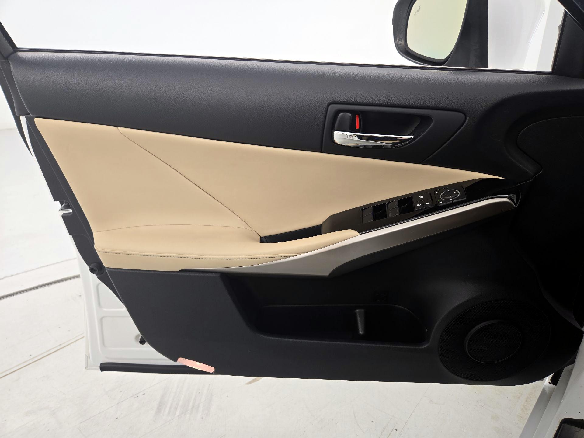 Thumbnail: 2015 Lexus IS - 12